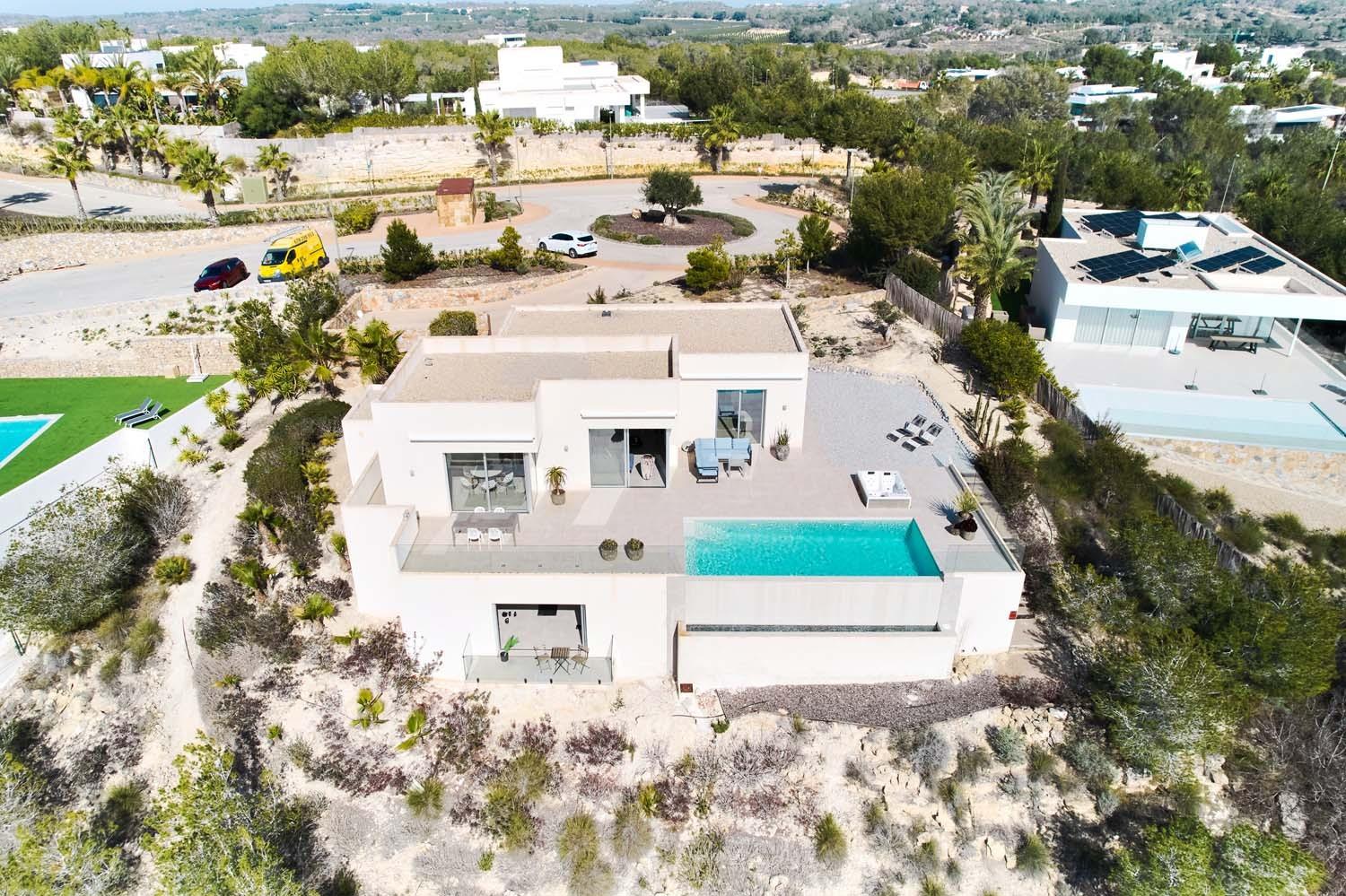 Exclusive, modern villa located on the award-winning Las Colinas Golf & Country Club, one of Europe’