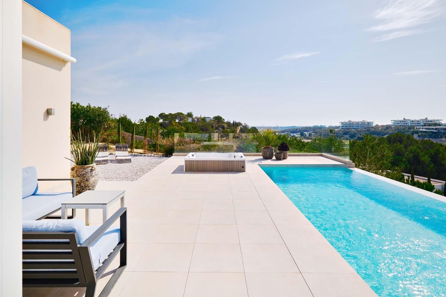Garden in villa for sale in Orihuela