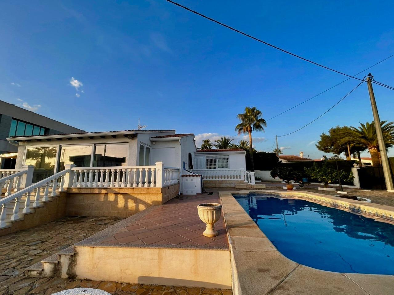Garden in villa for sale in Benidorm