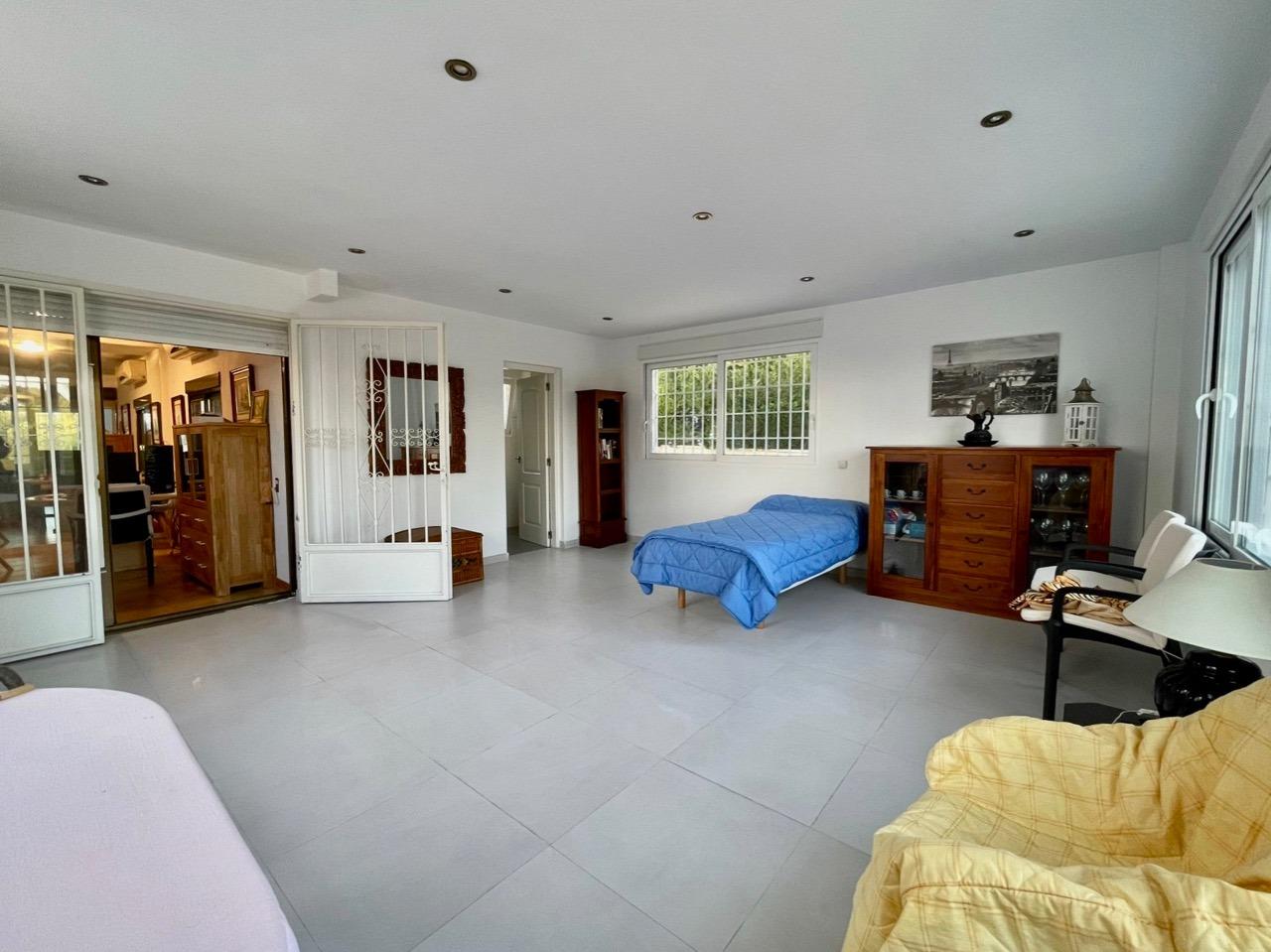 Dining area in villa for sale in Benidorm