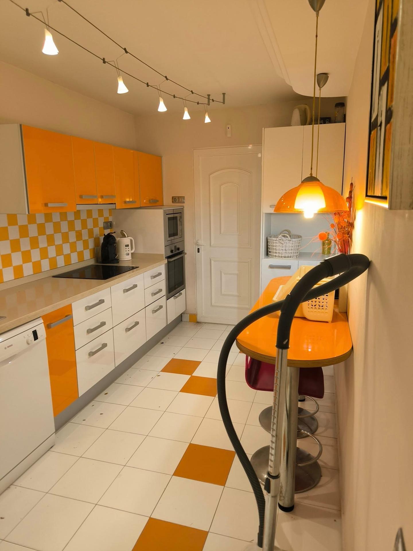 Dining area in villa for sale in Torrevieja