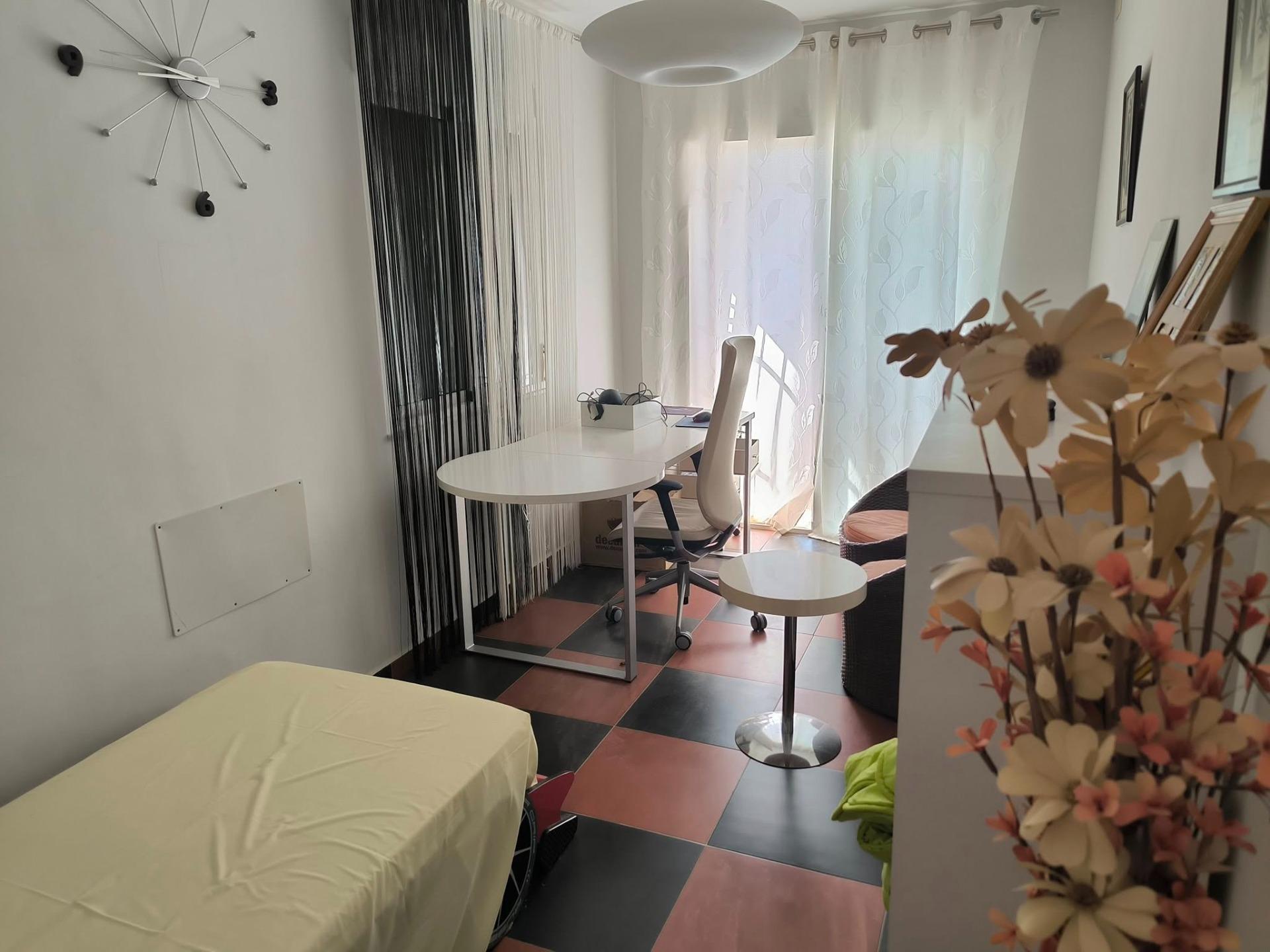 Bathroom in villa for sale in Torrevieja