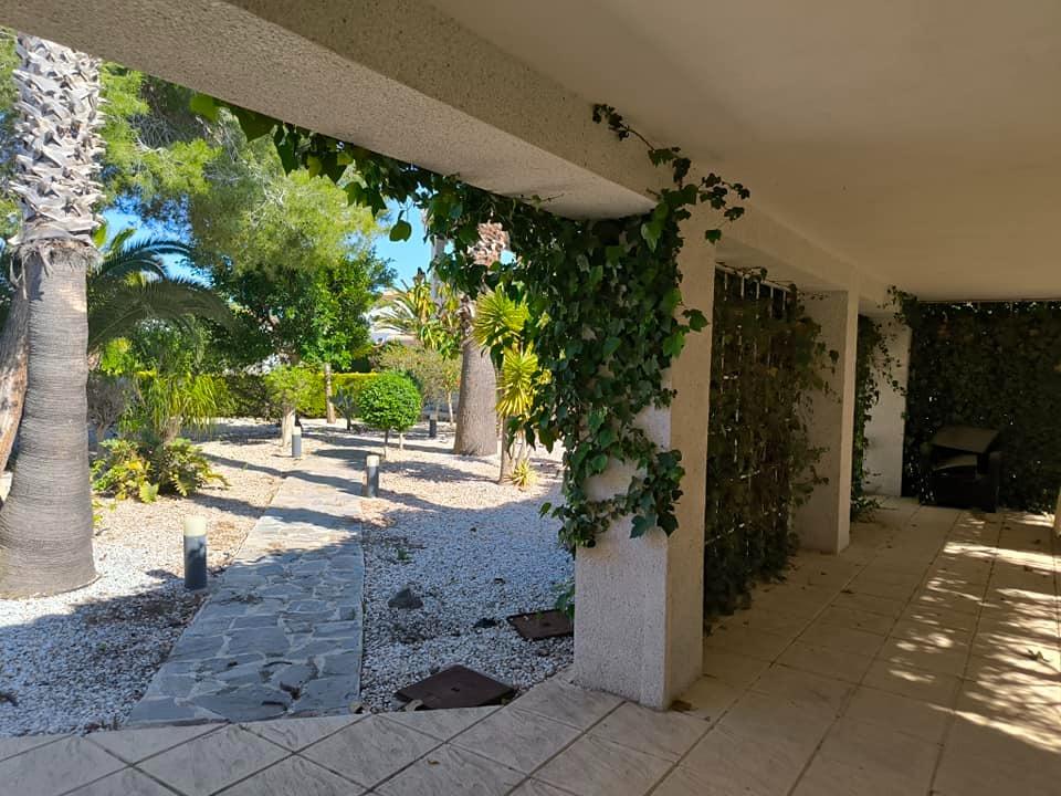 Terrace in villa for sale in Torrevieja