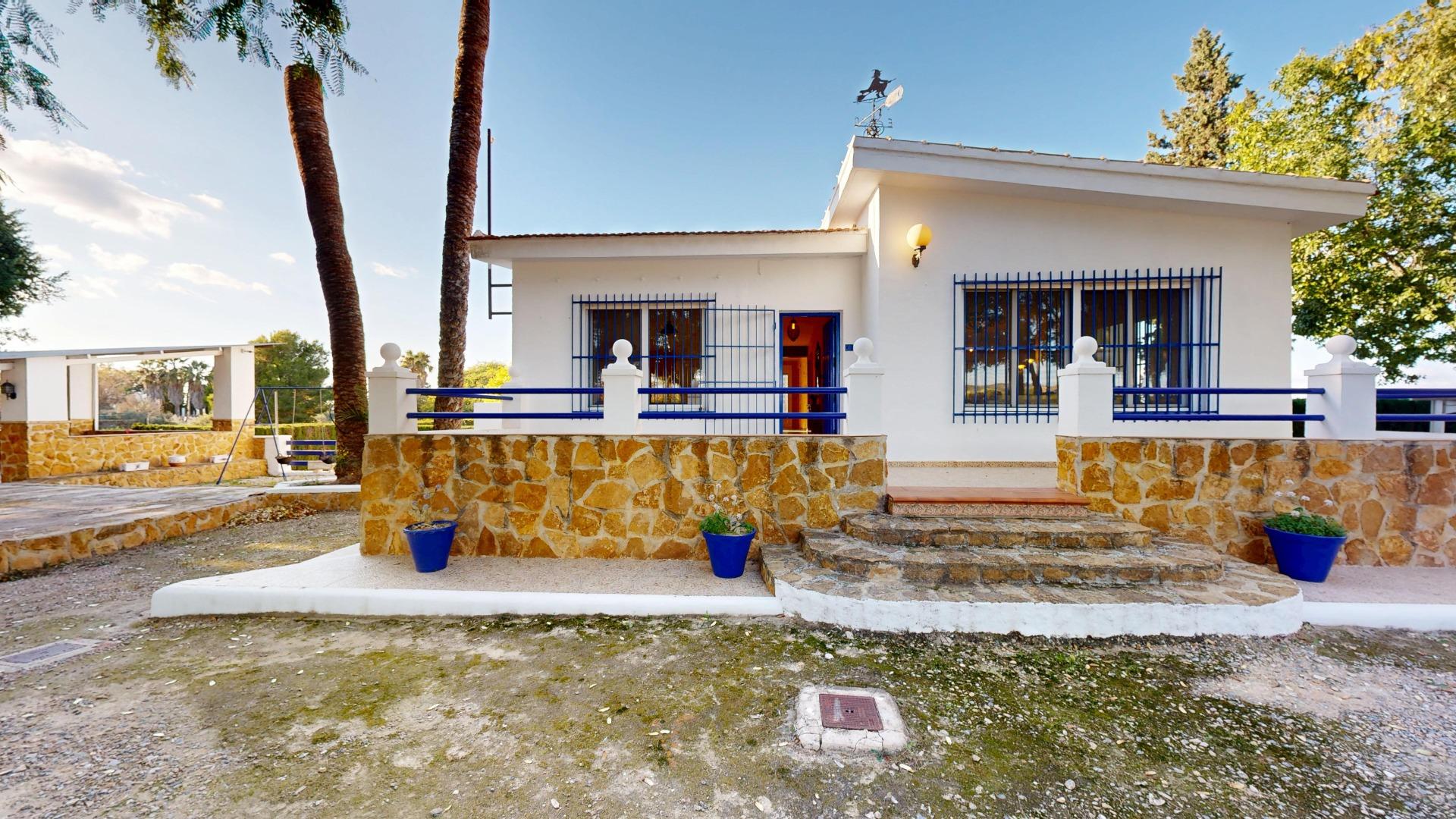 Terrace in villa for sale in Orihuela