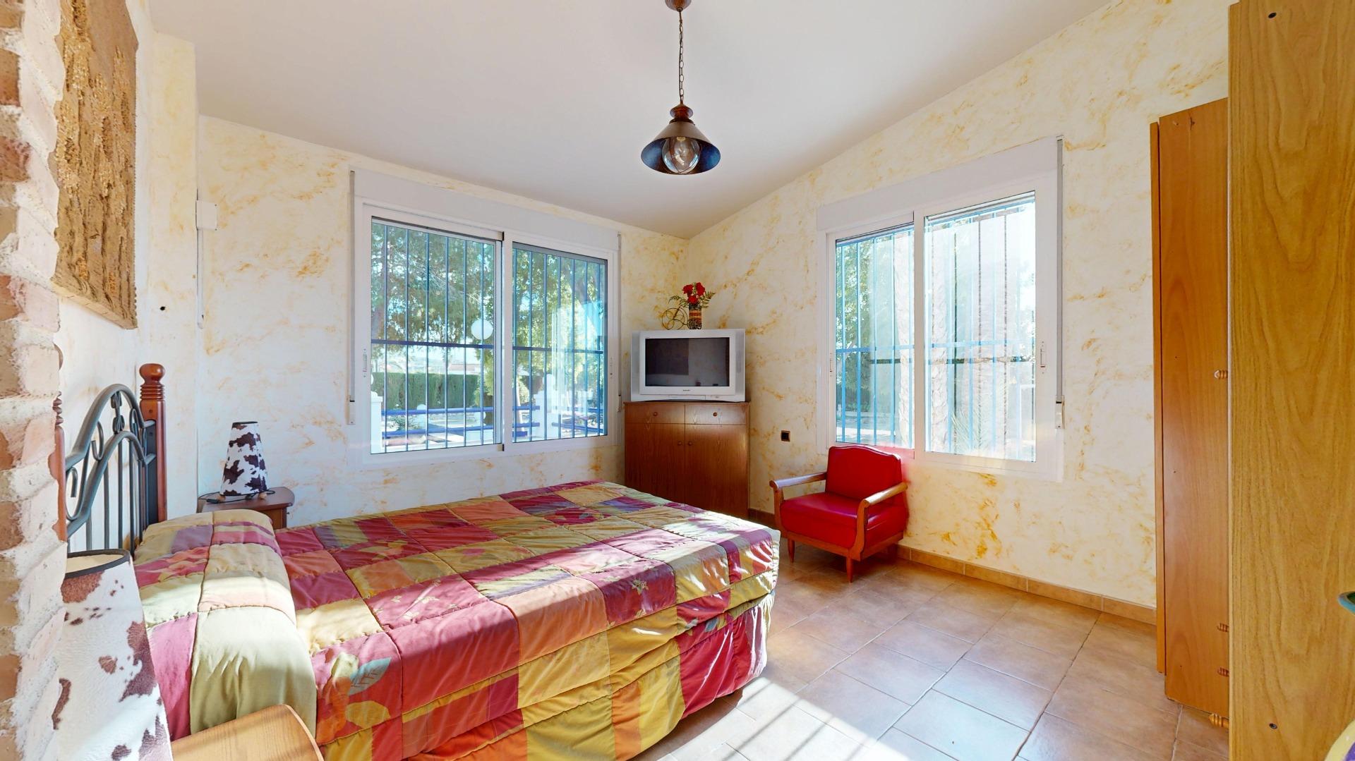 Garden in villa for sale in Orihuela