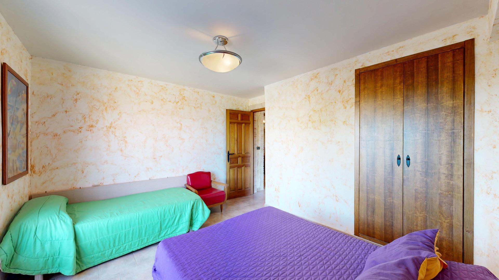 Master bedroom in villa for sale in Orihuela