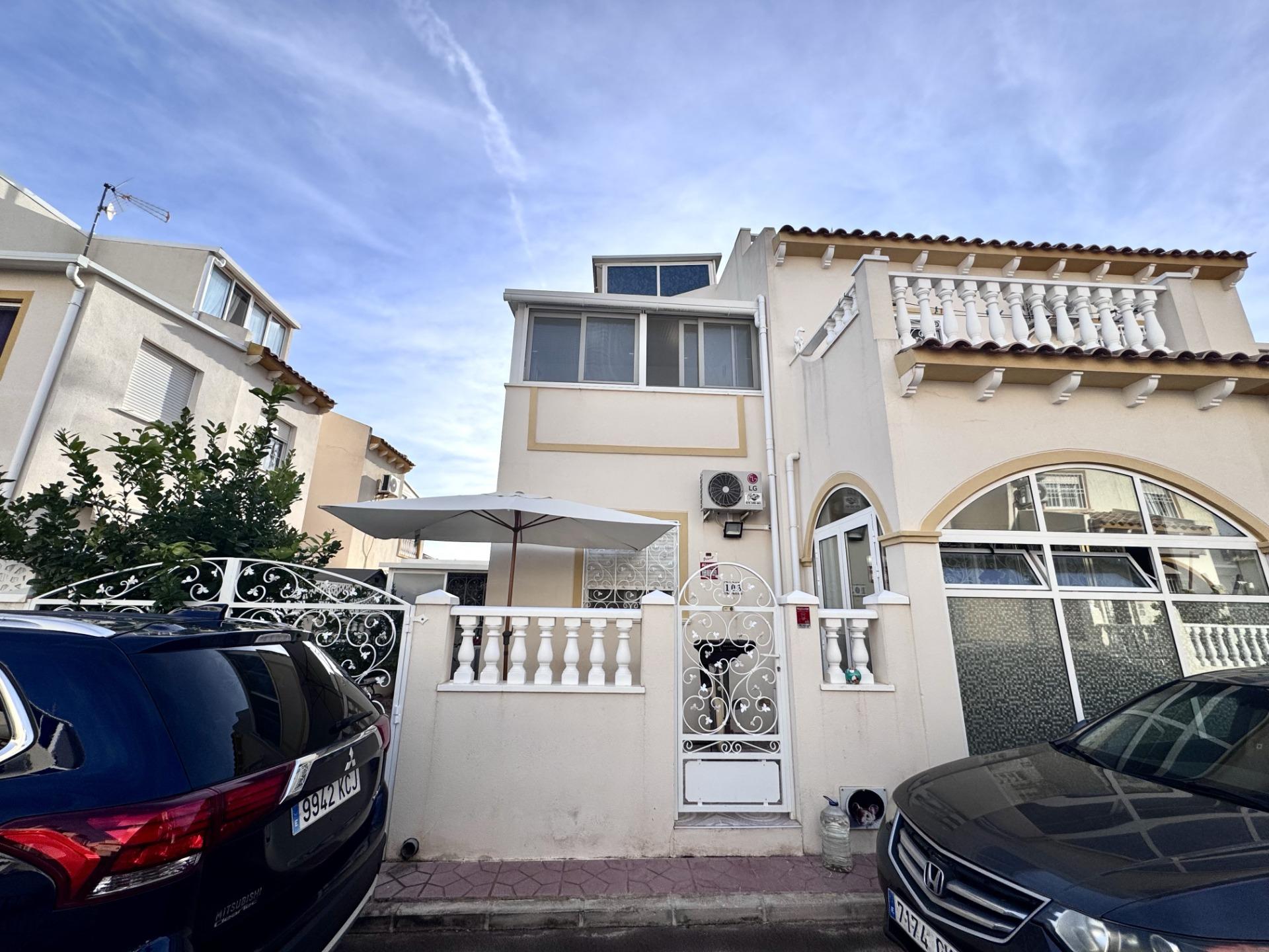 Ideally located near La Zenia Boulevard and the beaches of Orihuela Costa We present this spacious t