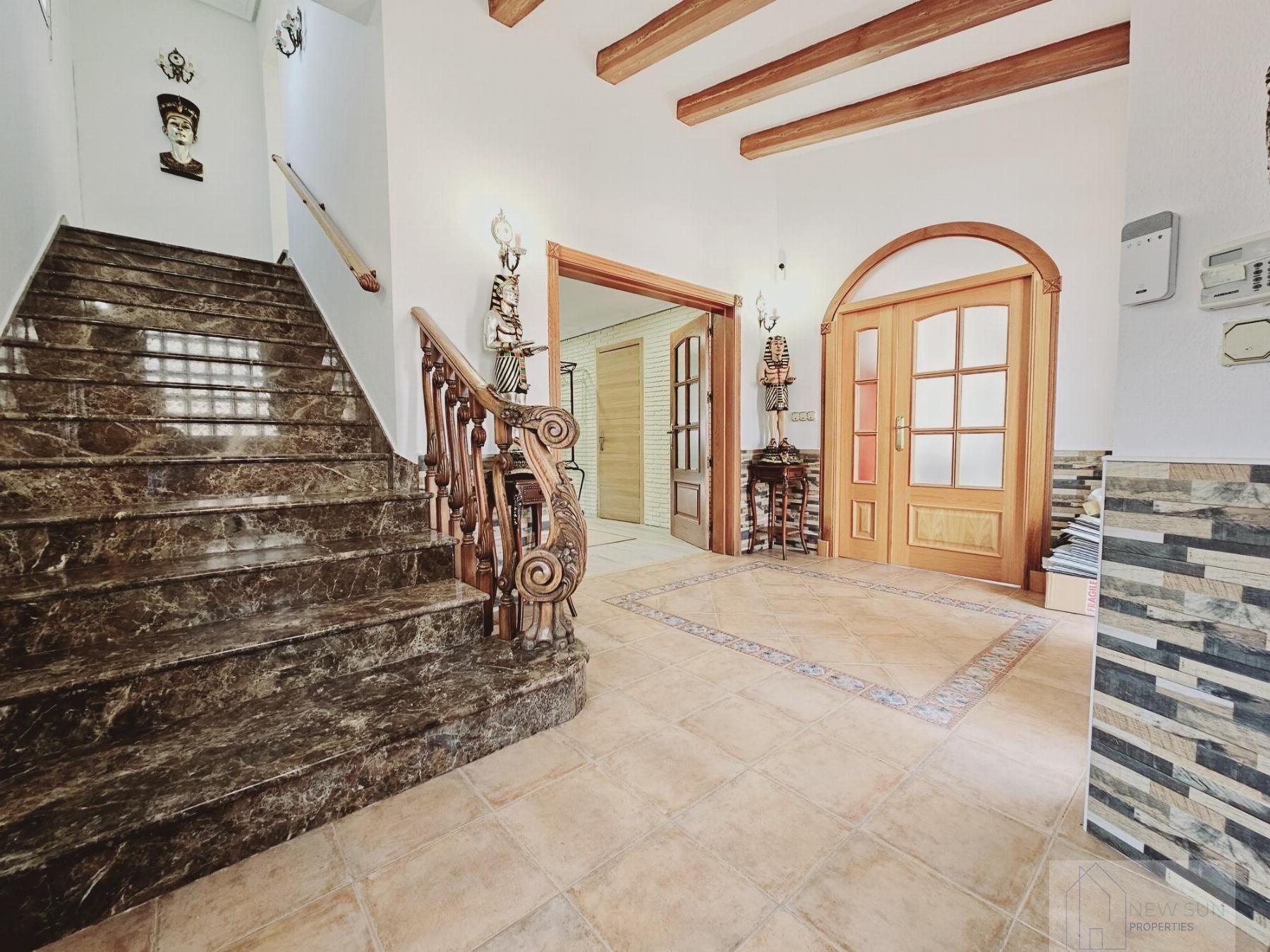 Master bedroom in villa for sale in Torrevieja