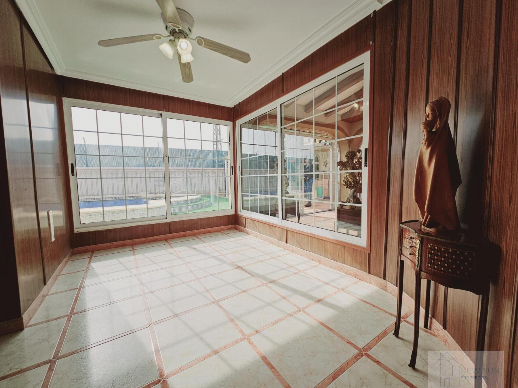 Terrace in villa for sale in Torrevieja