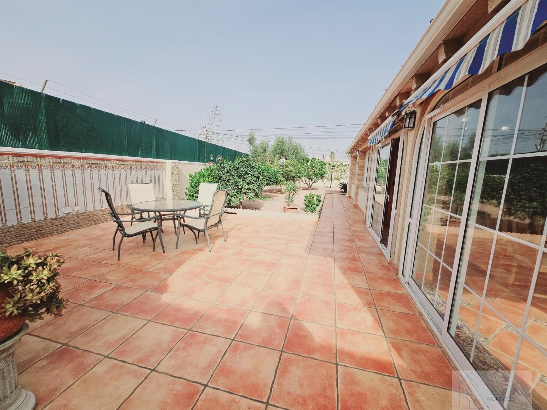 Terrace in villa for sale in Torrevieja