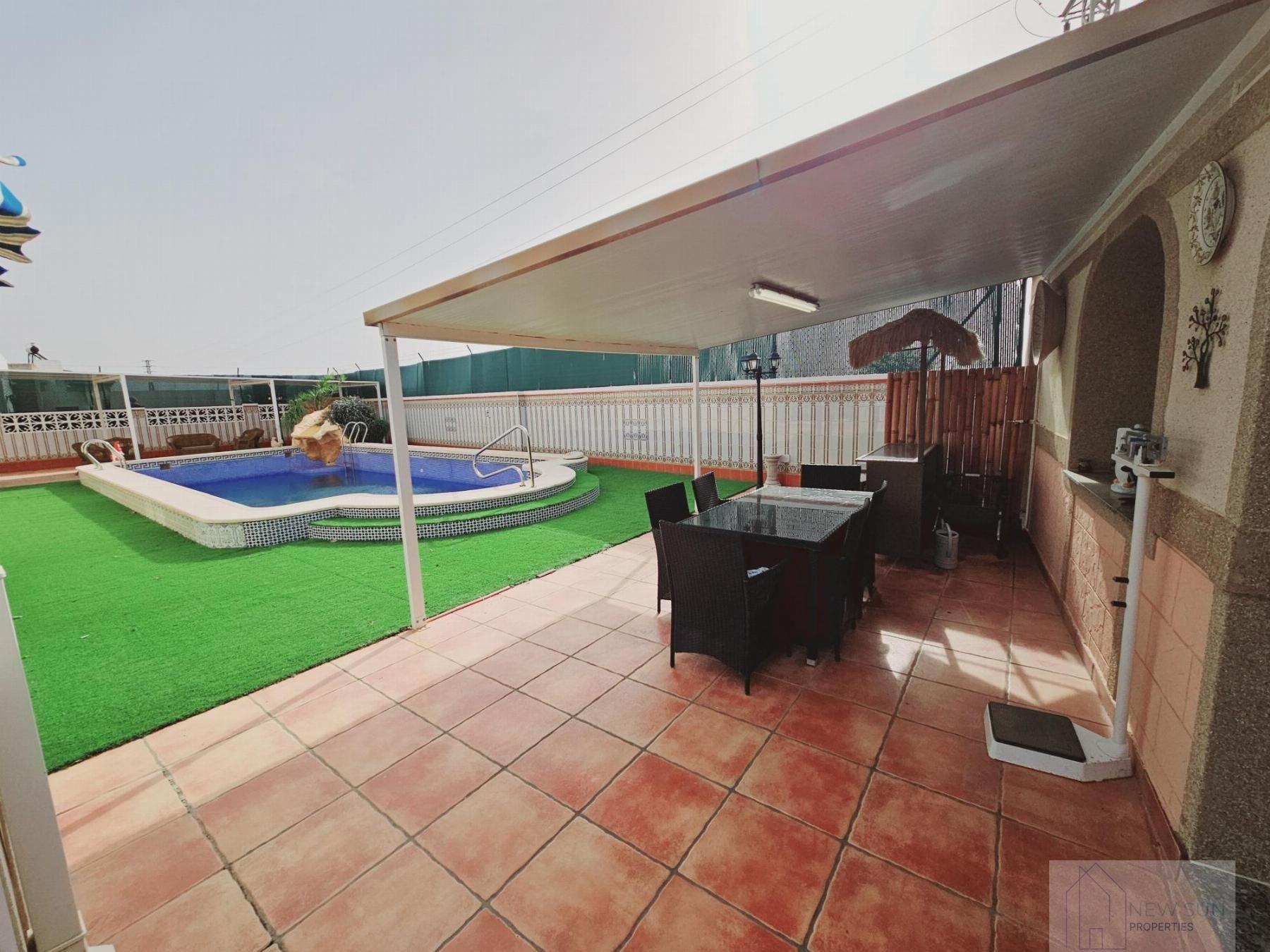 Garden in villa for sale in Torrevieja