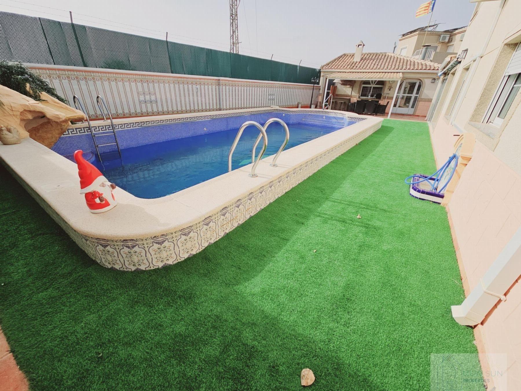 Bedroom in villa for sale in Torrevieja