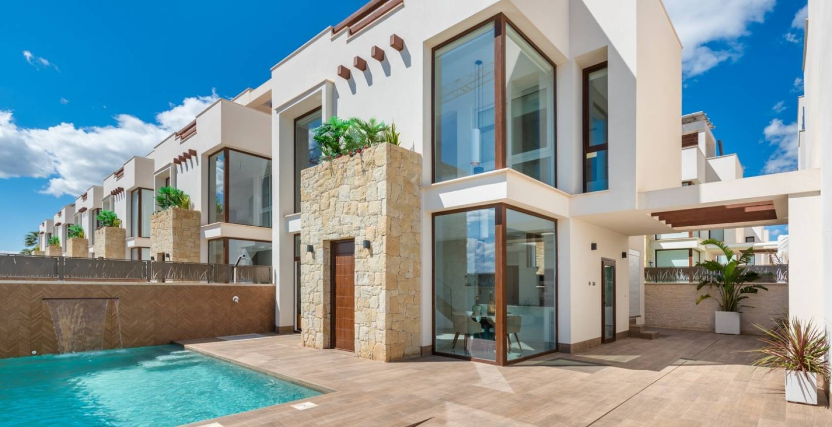 Impressive modern villa located in Las Lagunas, one of the most charming and tranquil areas between