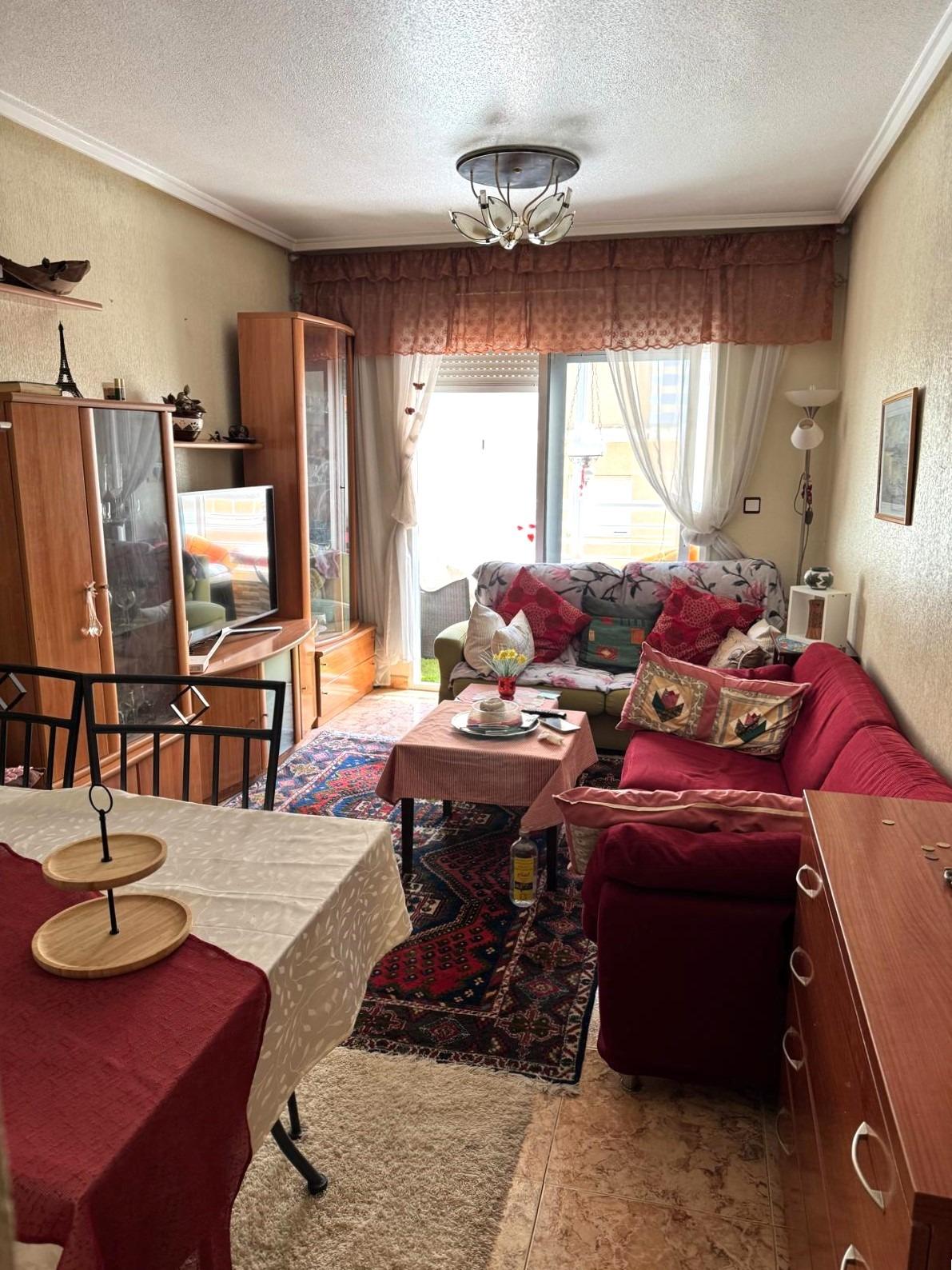 Cosy 2-bedroom flat with balcony in Torrevieja The property stands out for its south-facing orientat