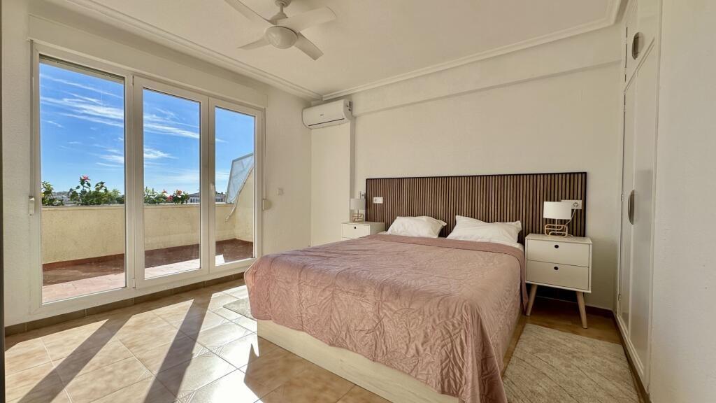 Dining area in penthouse for sale in Torrevieja