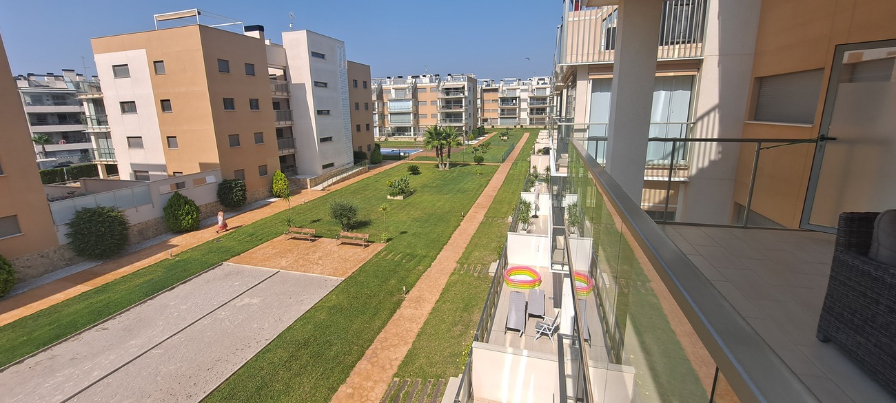 Modern 2-Bedroom Apartment in Los DolsesDiscover this beautifully presented second-floor apartment i