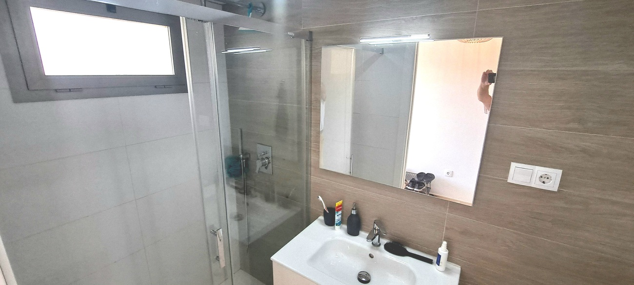 Modern 2-Bedroom Apartment in Los DolsesDiscover this beautifully presented second-floor apartment i