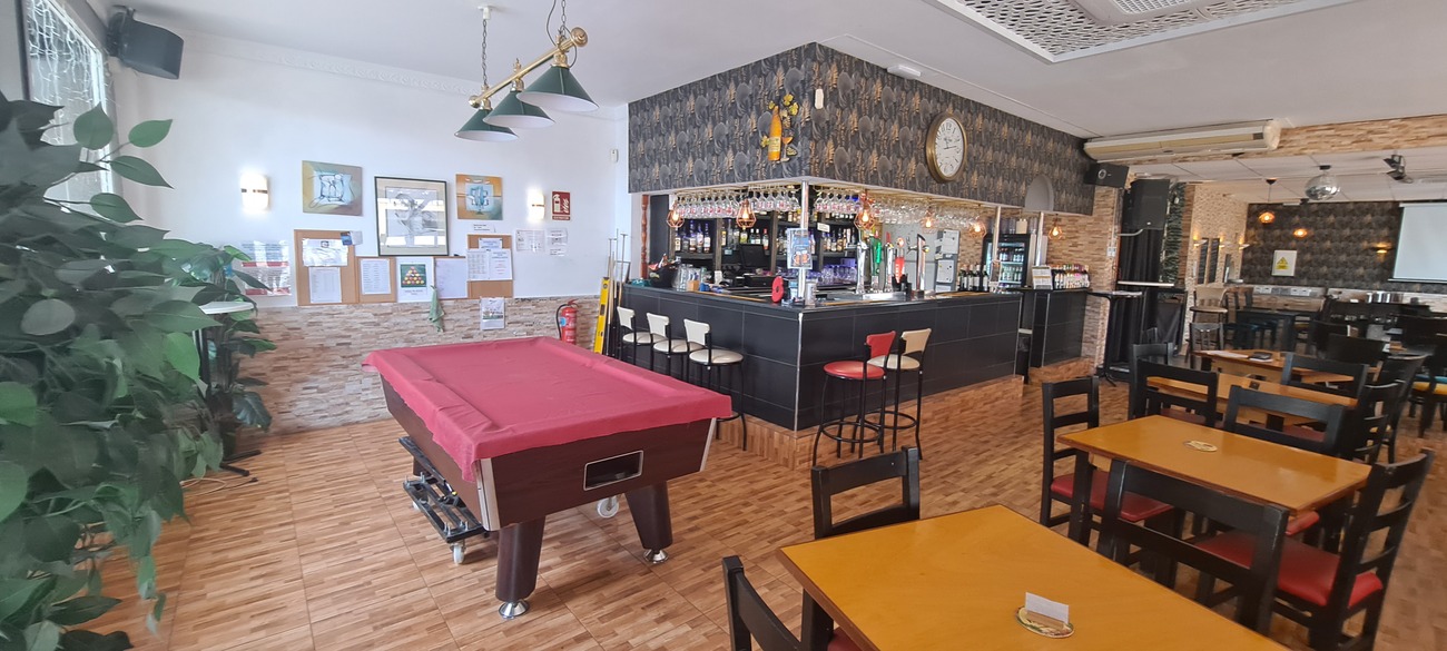 Garden in commercial for sale in Villamartin