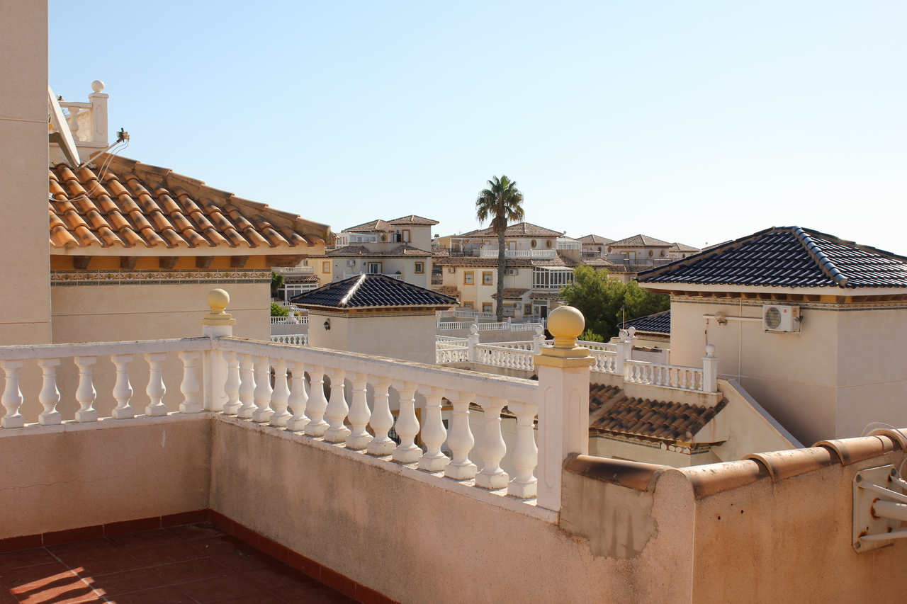 Kitchen in villa for sale in La Zenia