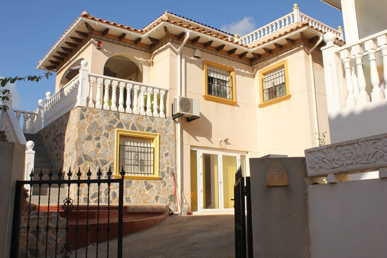 Pool area in villa for sale in La Zenia