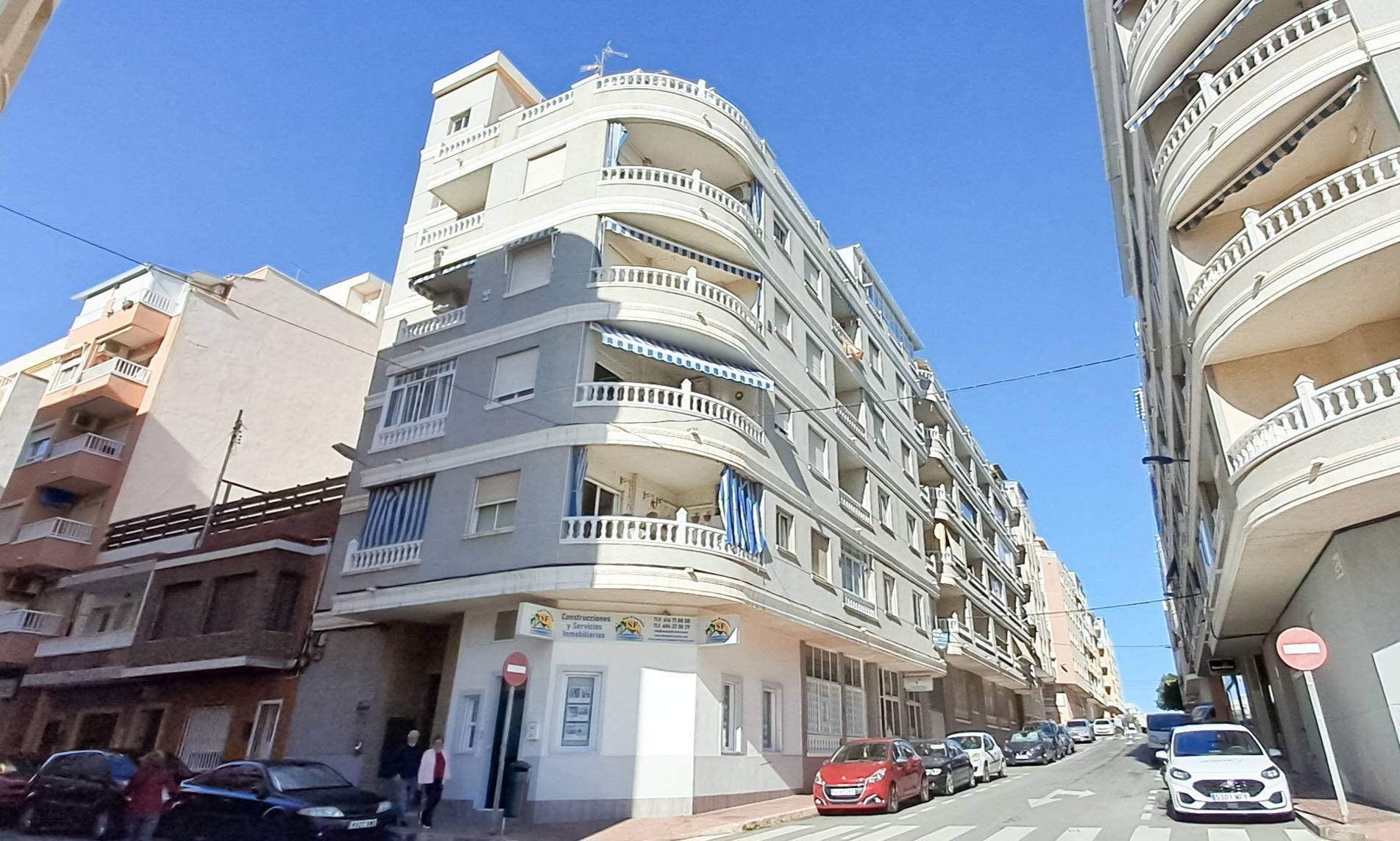 Bedroom in apartment for sale in Torrevieja