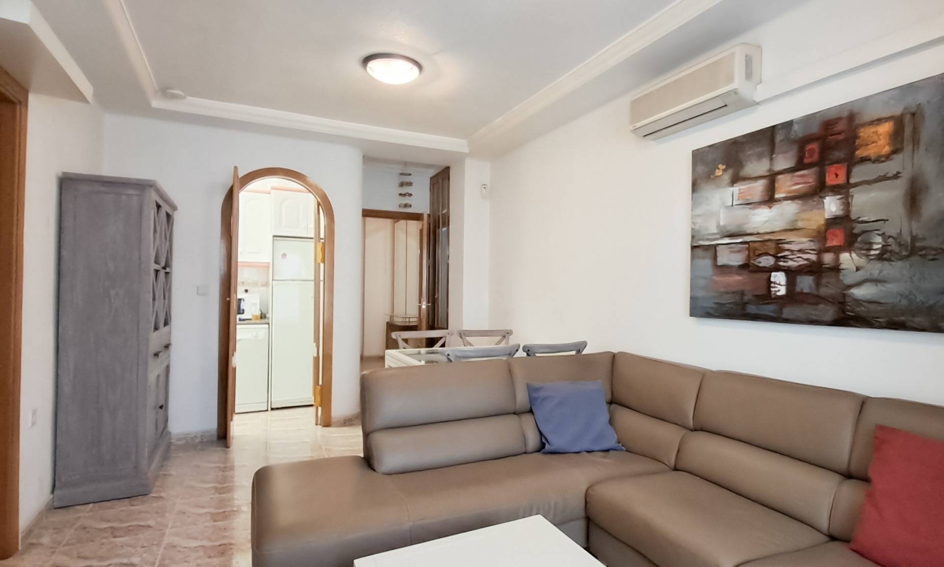 This wonderful Torrevieja city-center apartment features 2 bedrooms and a generously sized bathroom