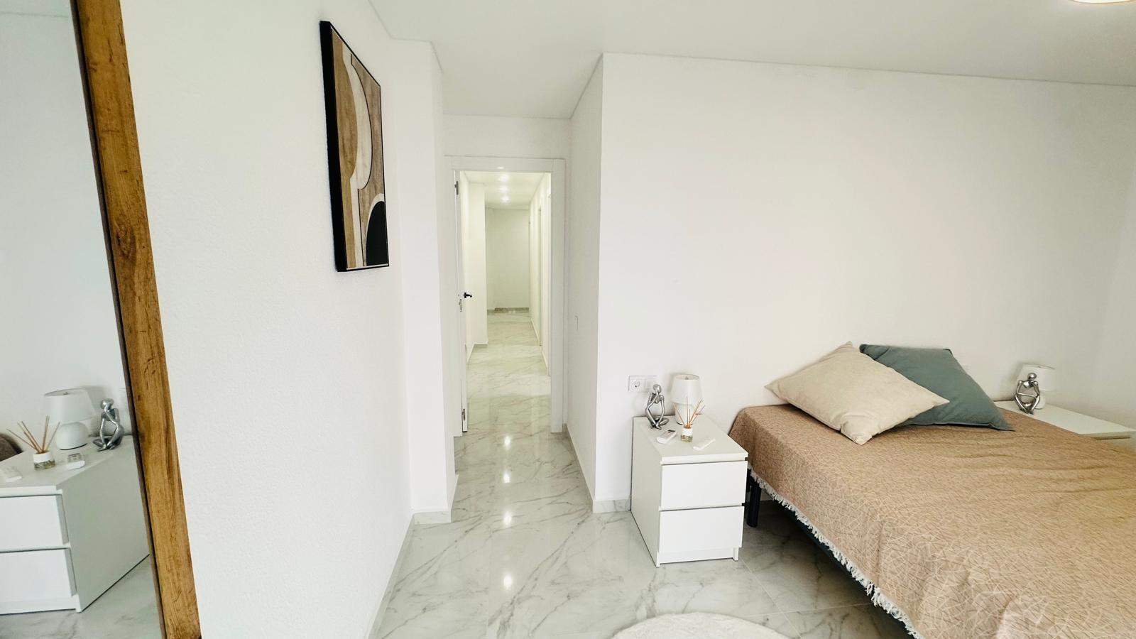 Bedroom in apartment for sale in Torrevieja