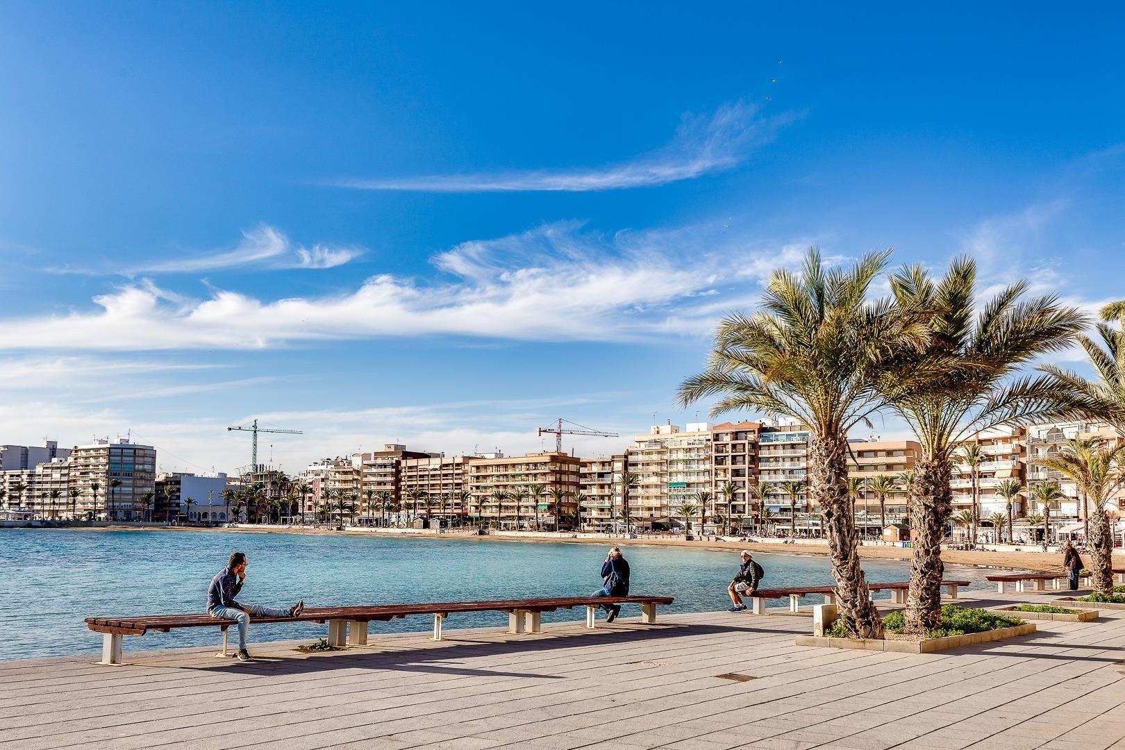 Master bedroom in apartment for sale in Torrevieja