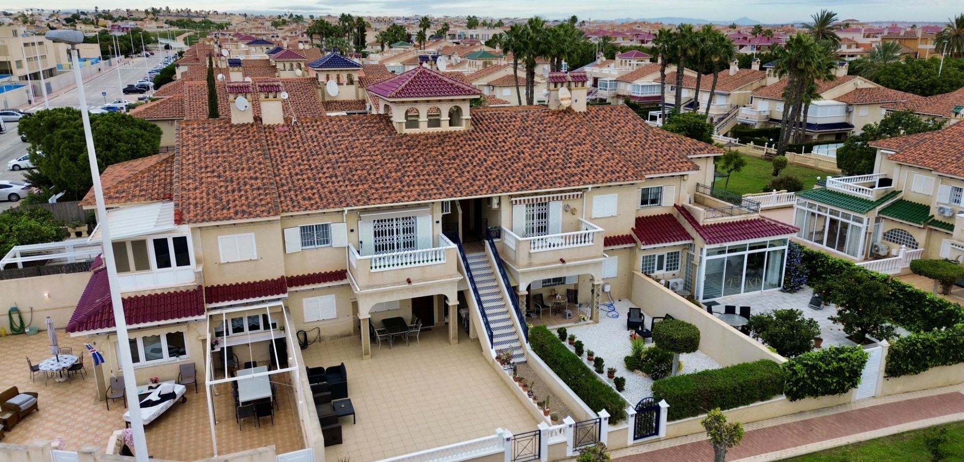 Garden in apartment for sale in Orihuela Costa