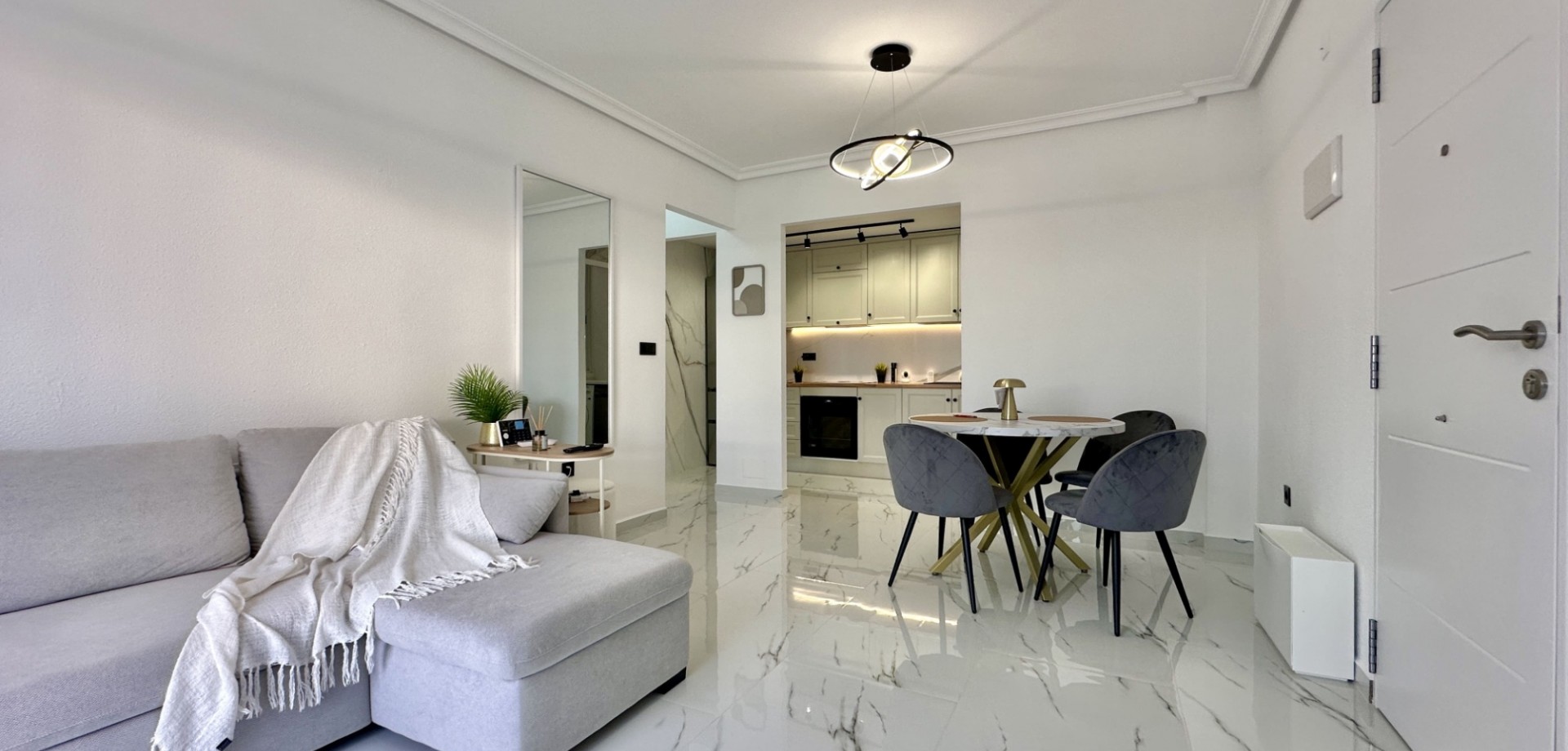 Bedroom in apartment for sale in Orihuela Costa