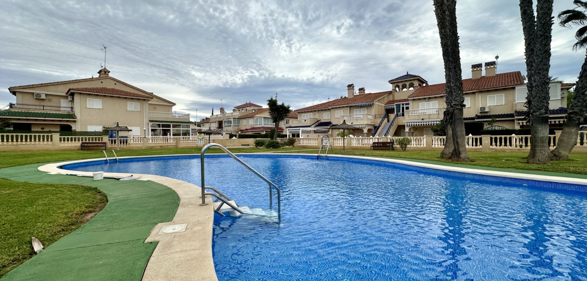 Garden in apartment for sale in Orihuela Costa