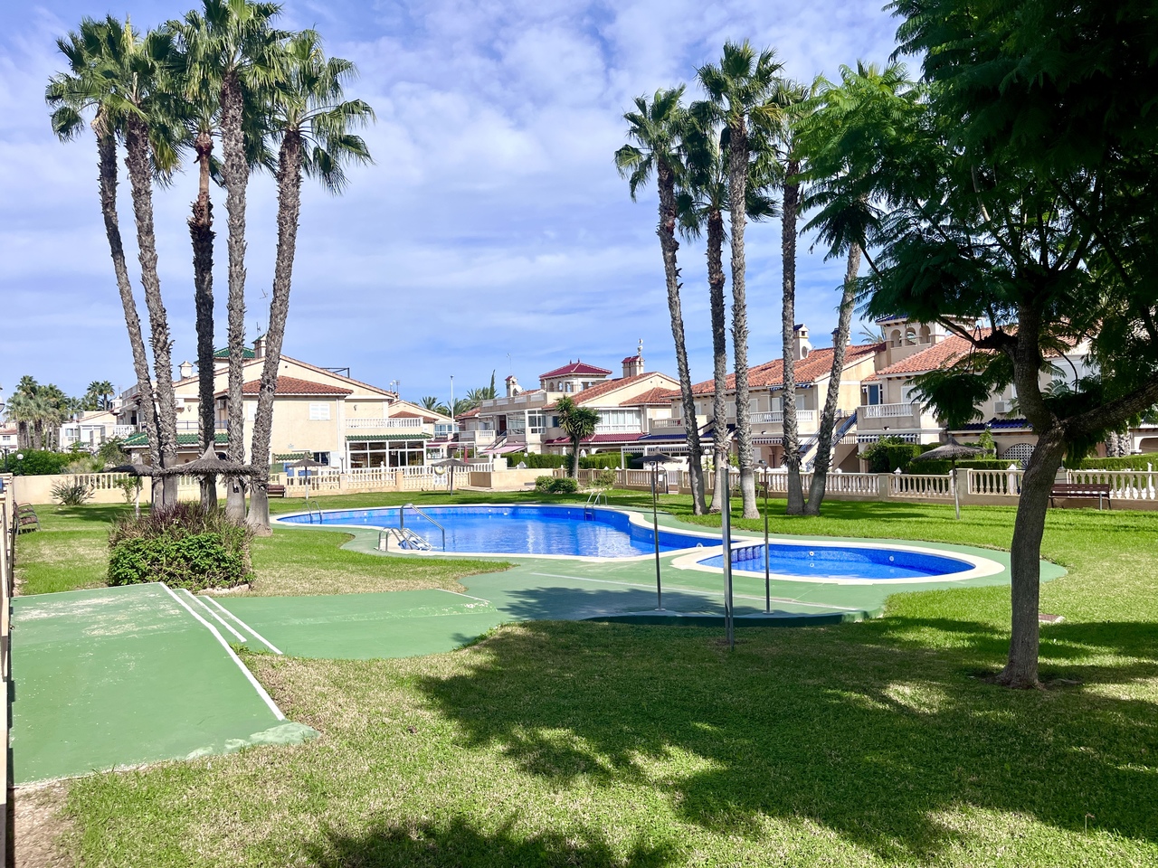 Dining area in penthouse for sale in Playa Flamenca