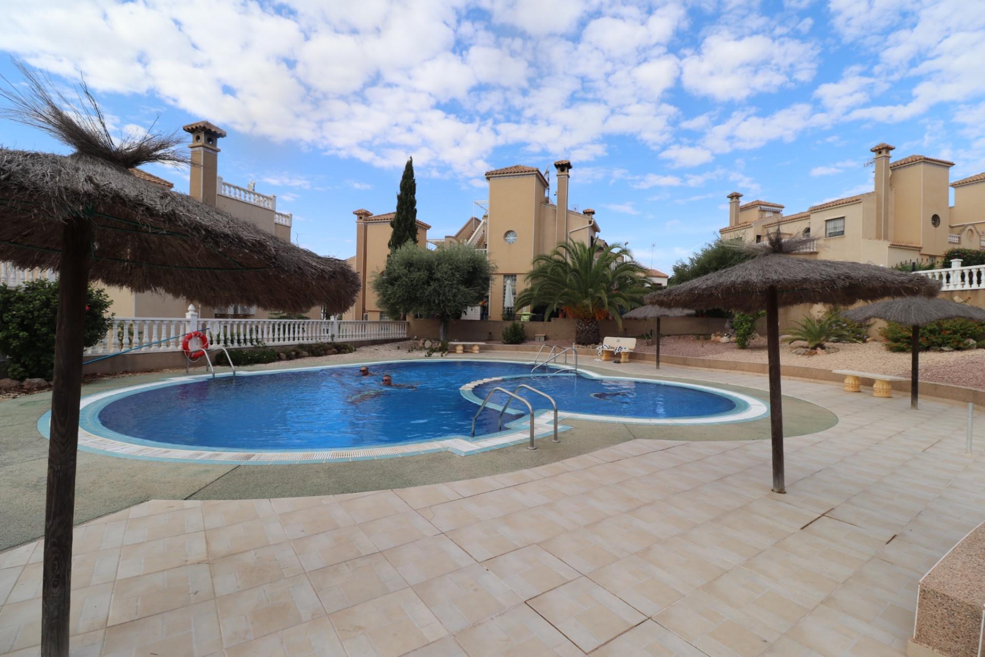 Garden in villa for sale in Villamartin