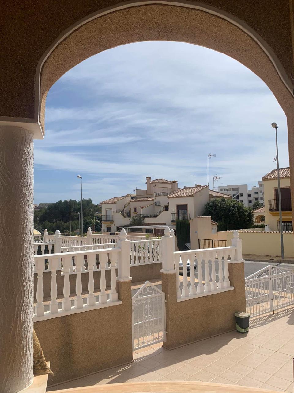 Garden in villa for sale in Villamartin
