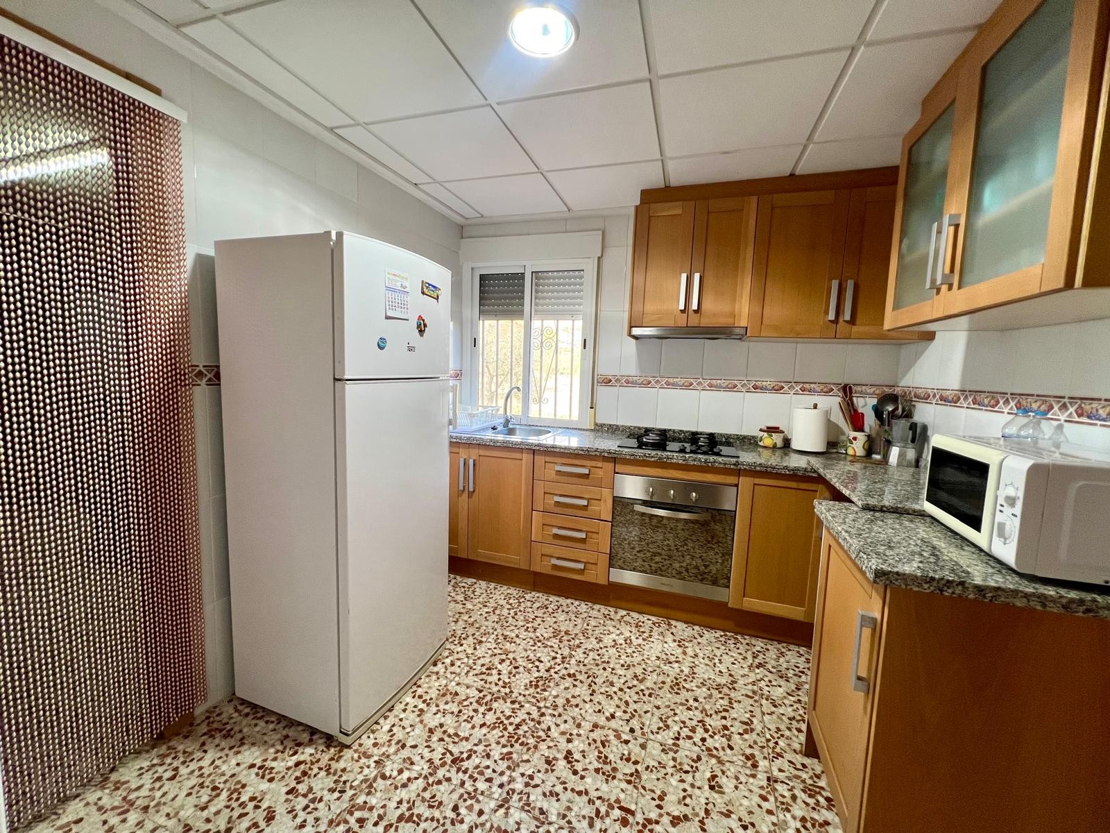 This welcoming country house offers a peaceful natural setting, ideal for those seeking privacy and