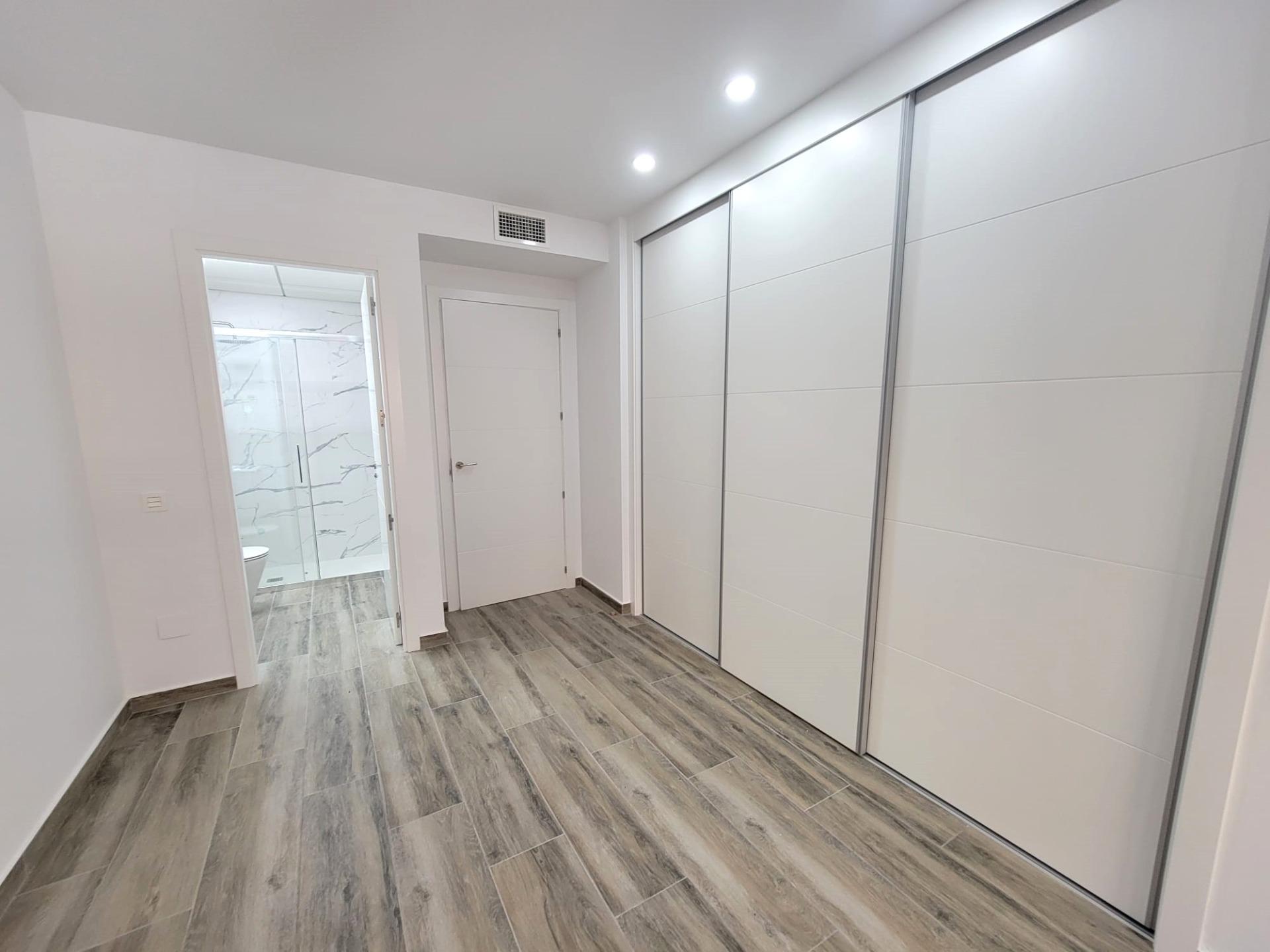 Bedroom in apartment for sale in Torrevieja