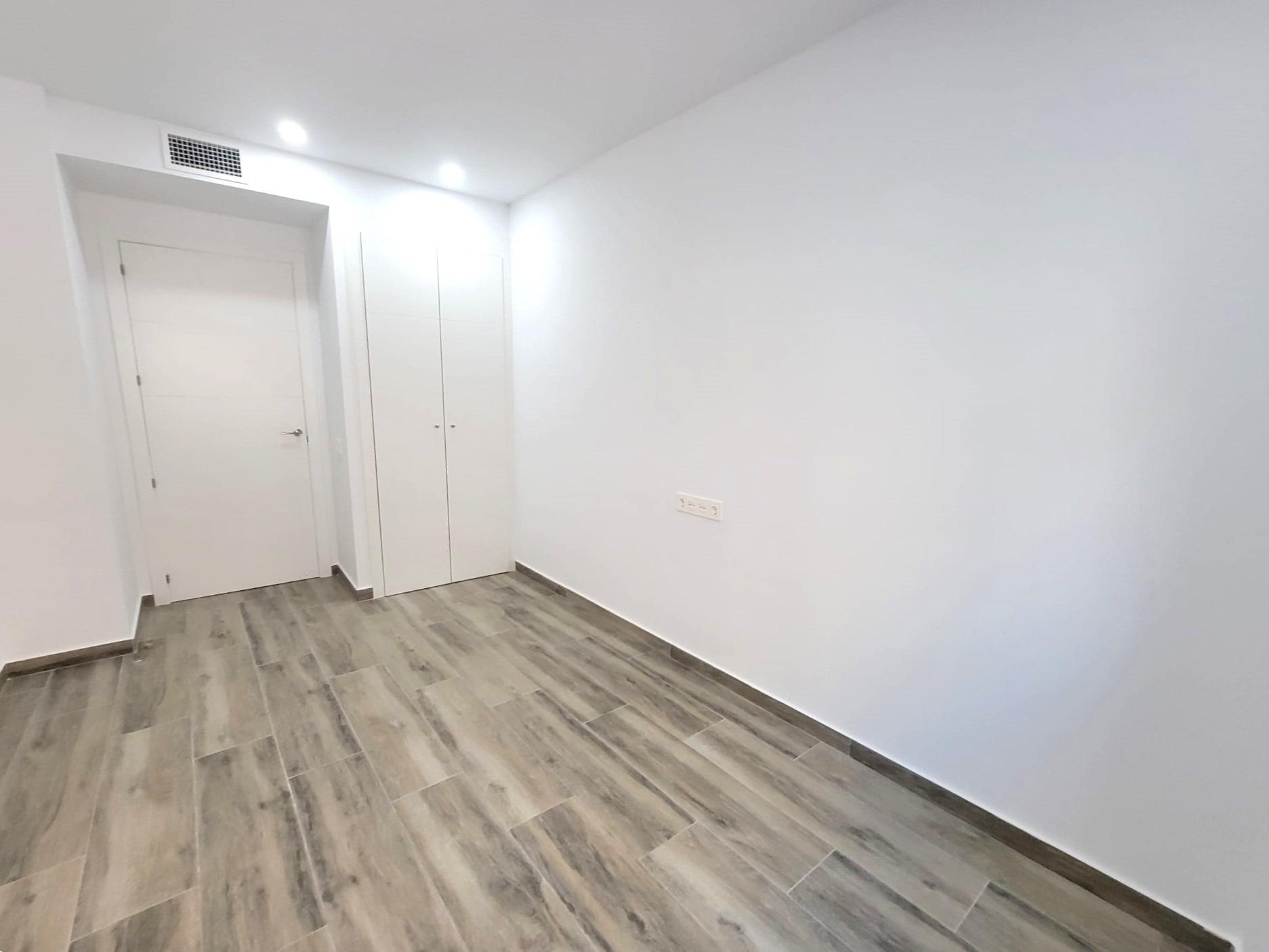 Bedroom in apartment for sale in Torrevieja