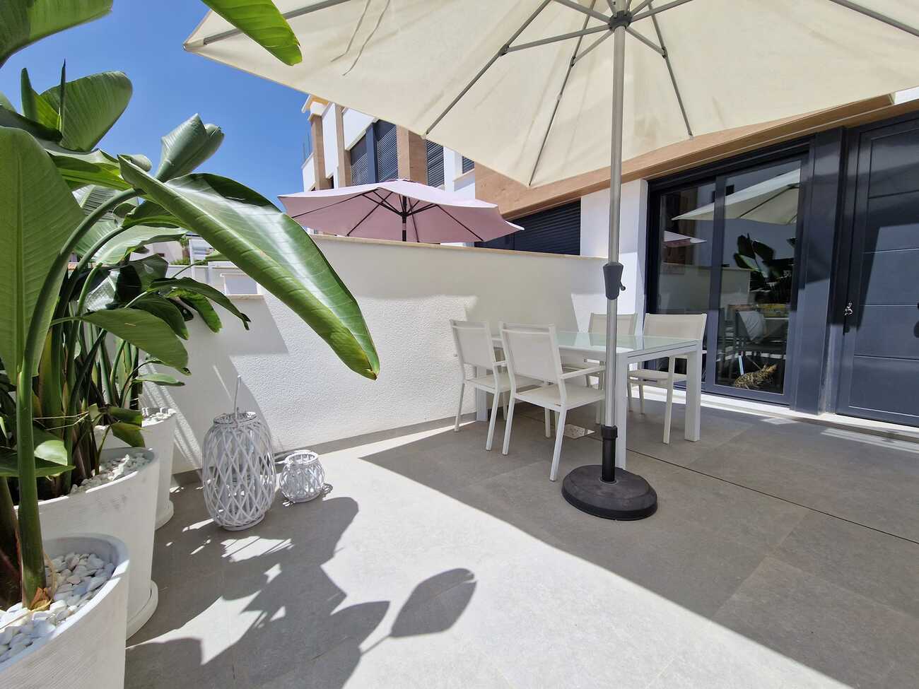 We offer for sale a beautiful, modern terraced house with an area of approximately 170 m², built i