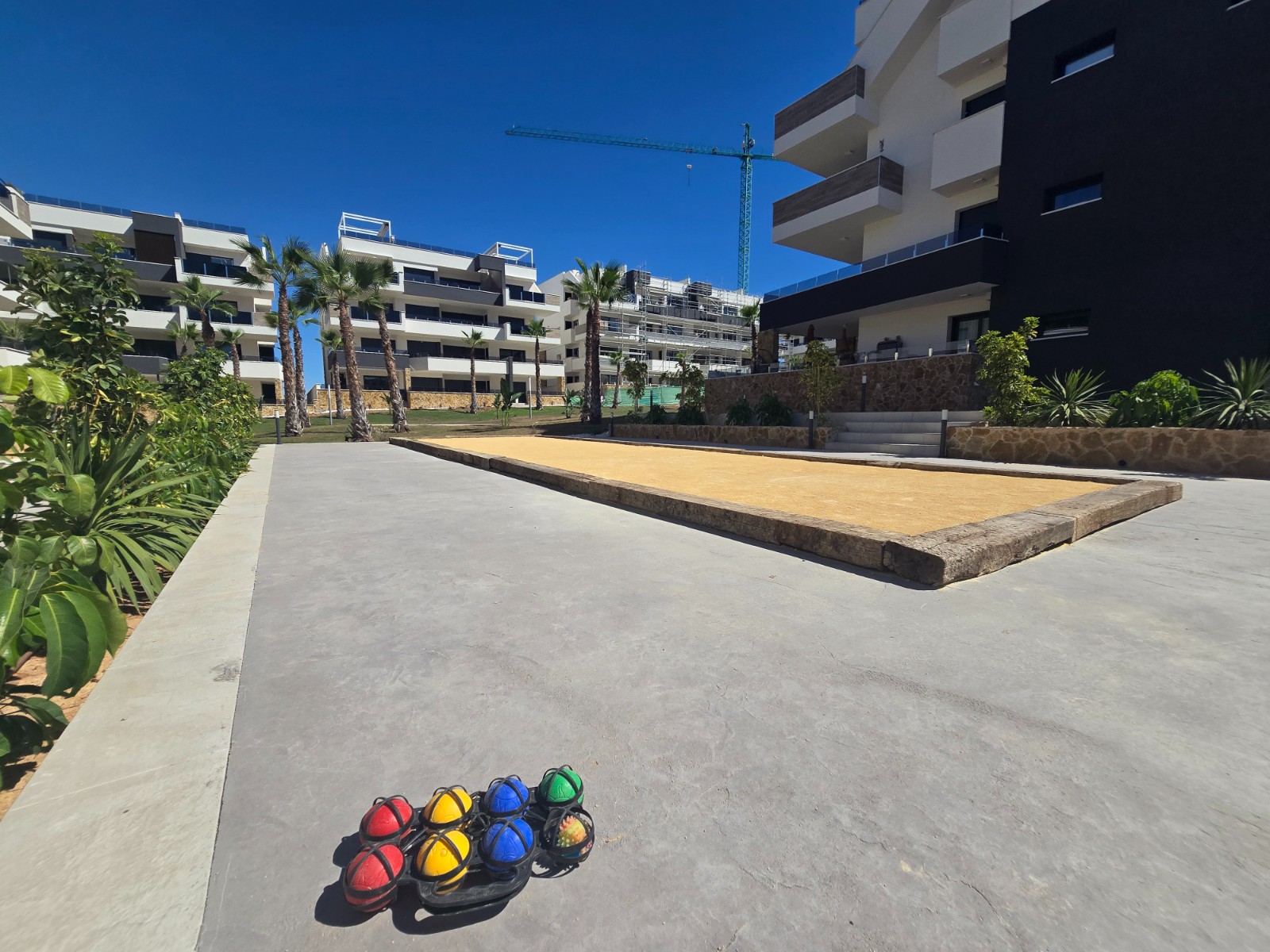 Garden in apartment for sale in Orihuela Costa