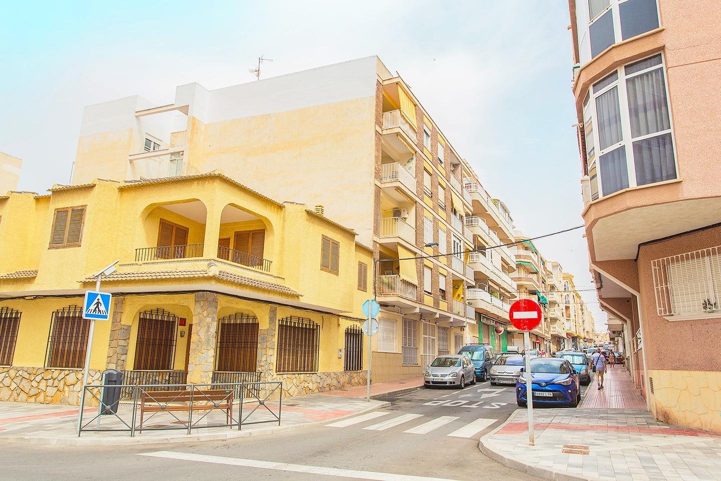 Master bedroom in apartment for sale in Torrevieja