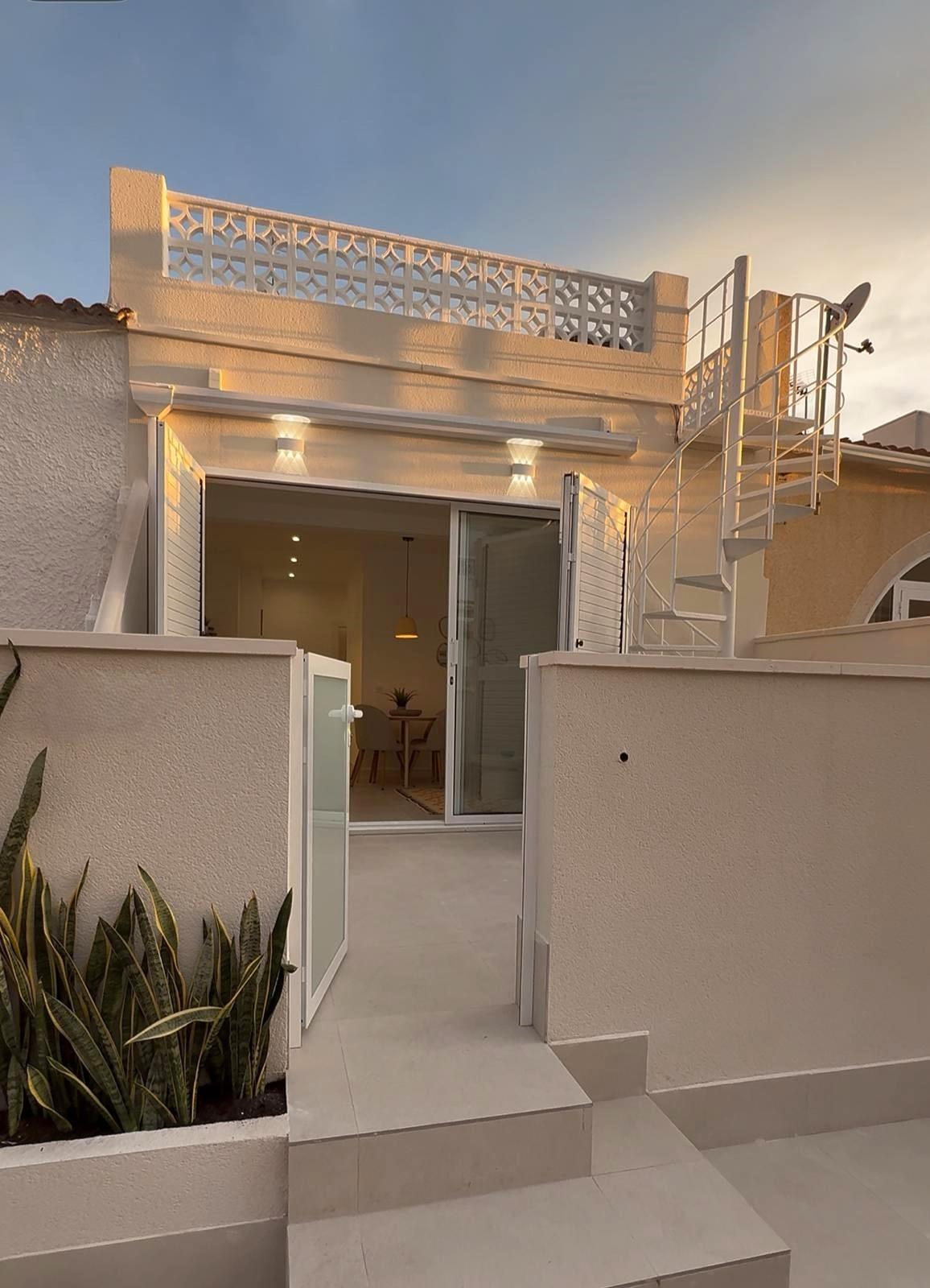 Bathroom in villa for sale in Torrevieja