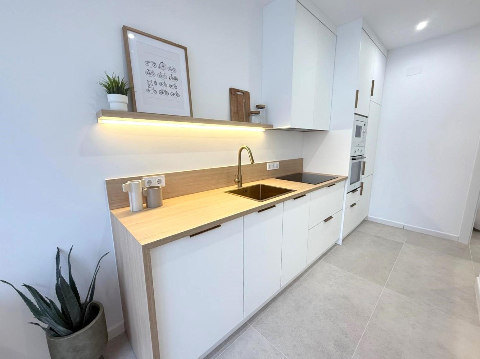 Refurbished 2-bedroom chalet with terrace and solarium in El Chaparral This fully renovated two-bedr