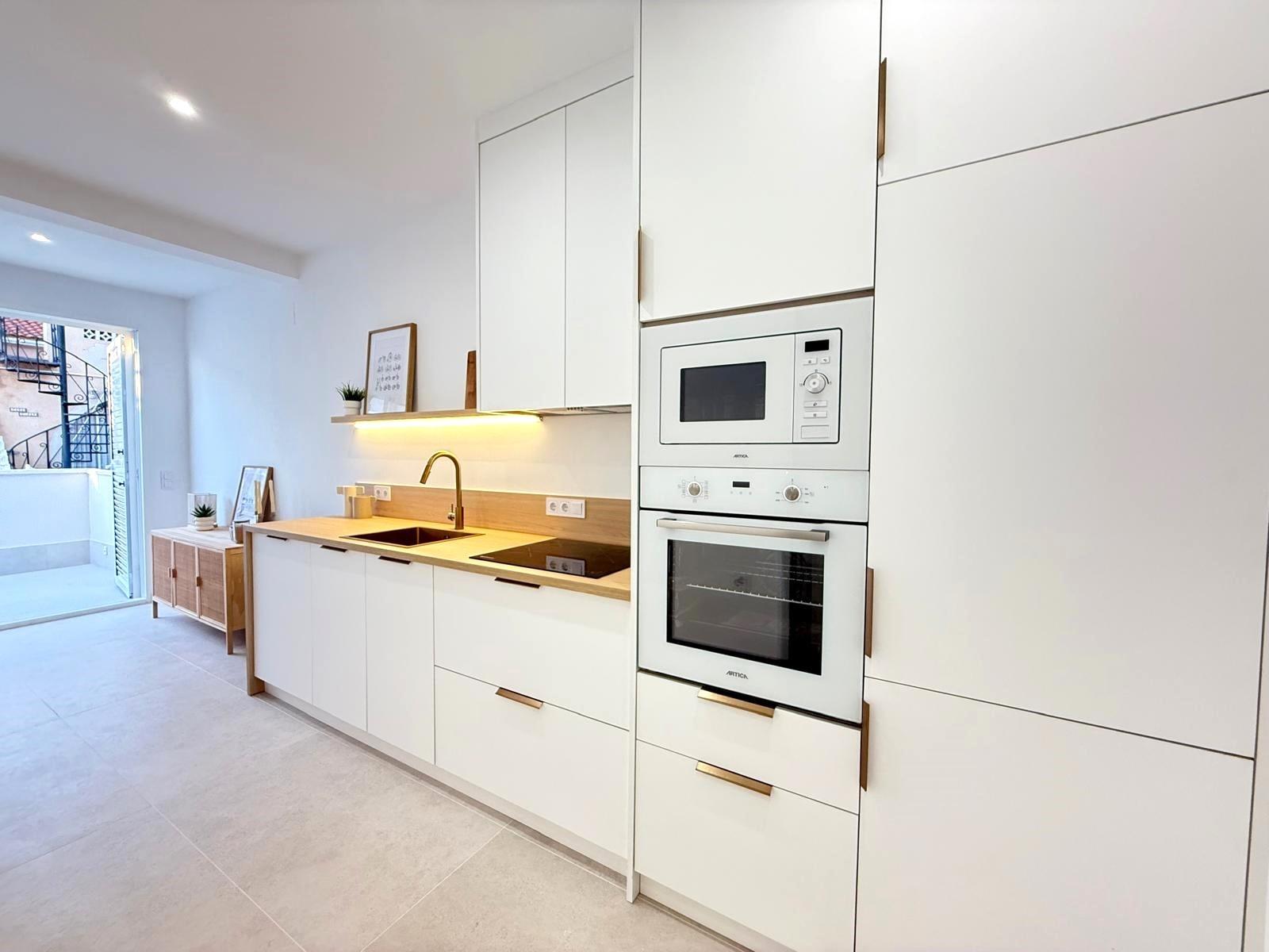 Refurbished 2-bedroom chalet with terrace and solarium in El Chaparral This fully renovated two-bedr