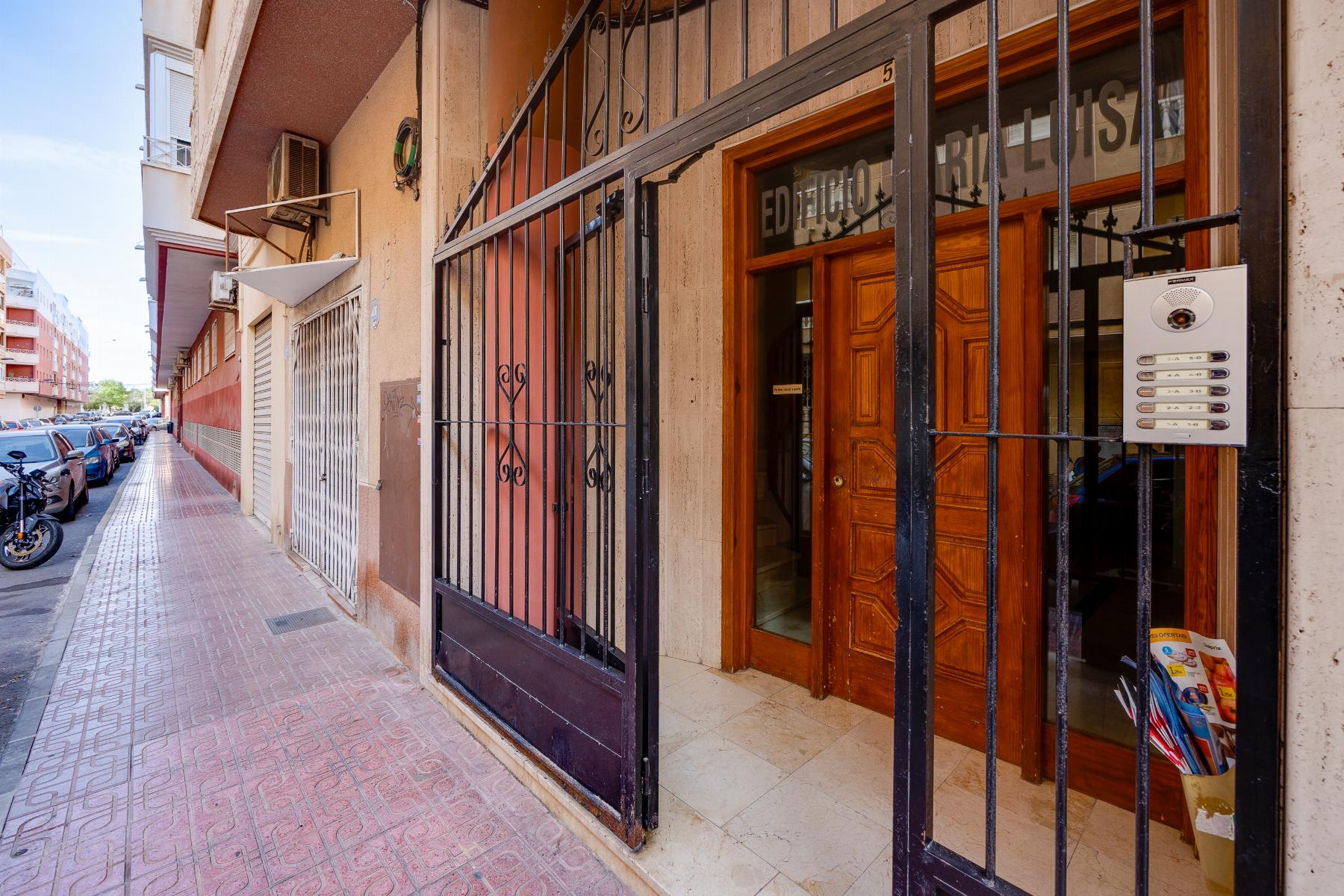 Bedroom in apartment for sale in Torrevieja