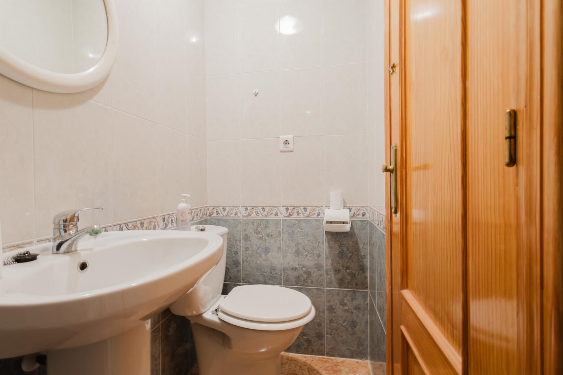 Bedroom in apartment for sale in Torrevieja