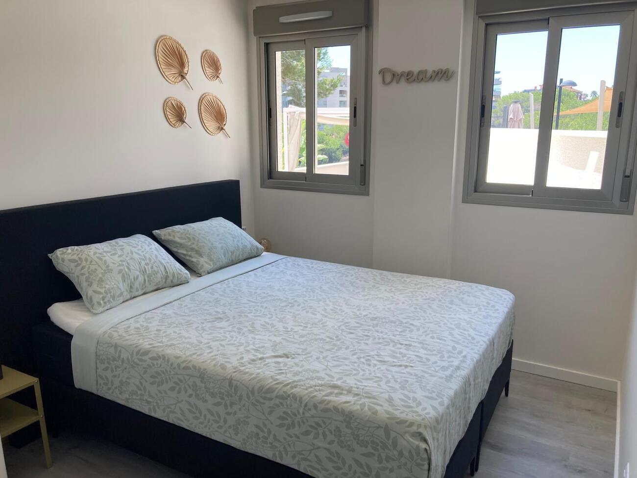 Master bedroom in apartment for sale in Los Dolses