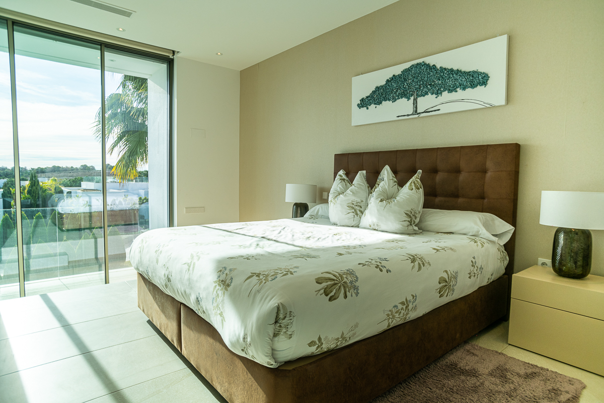 Master bedroom in villa for sale in Las Colinas Golf