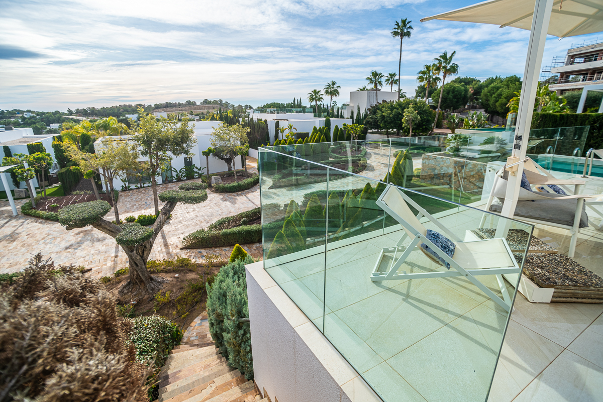 Terrace in villa for sale in Las Colinas Golf