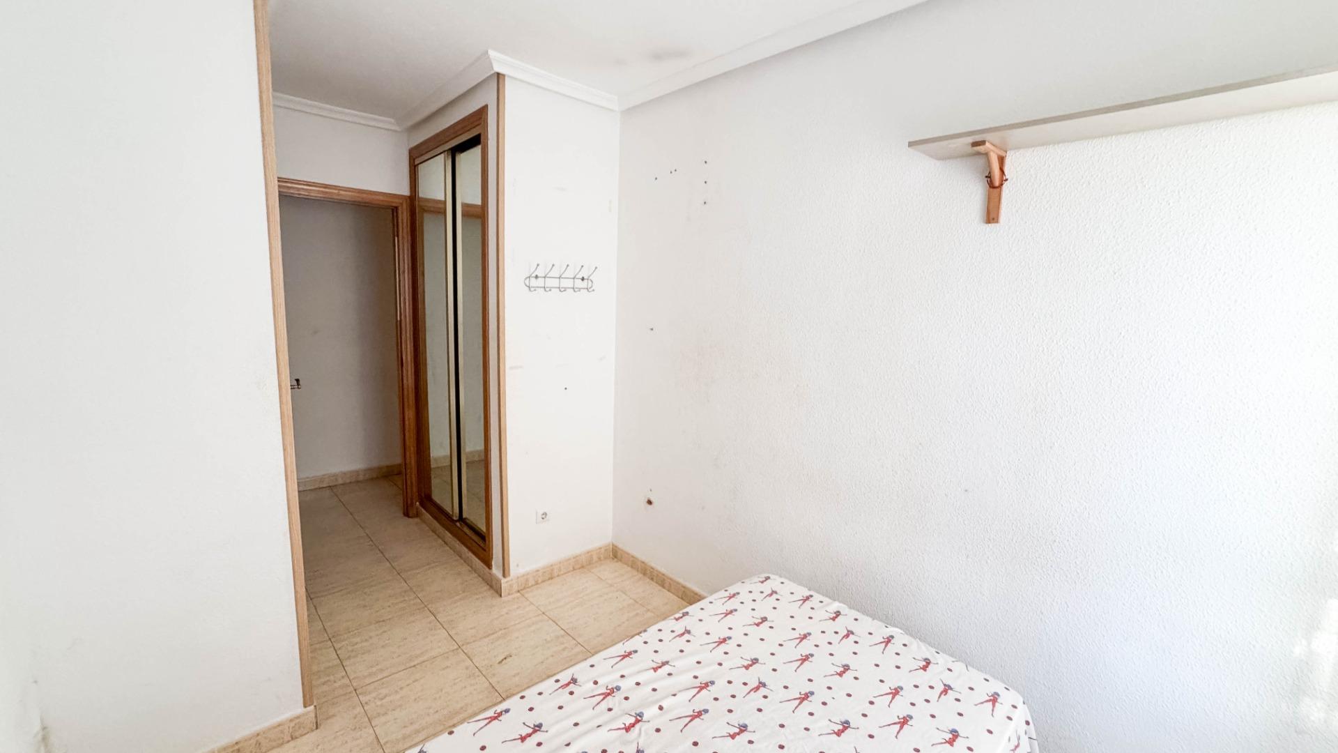 Bedroom in apartment for sale in Torrevieja