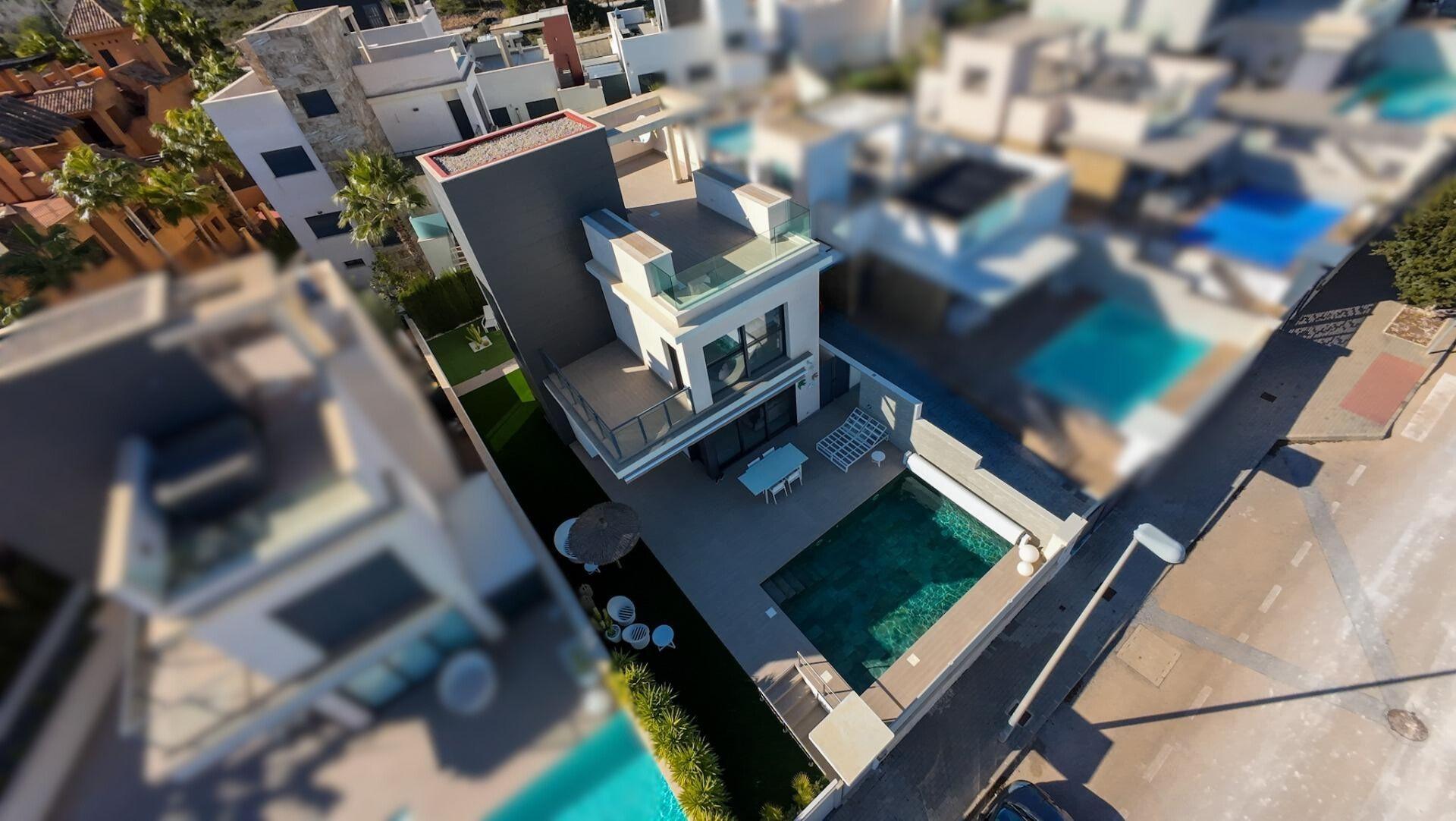 4-Bedroom Villa with Private Pool Near Las Colinas Golf – San Miguel de Salinas This 4-bedroom, 3-ba
